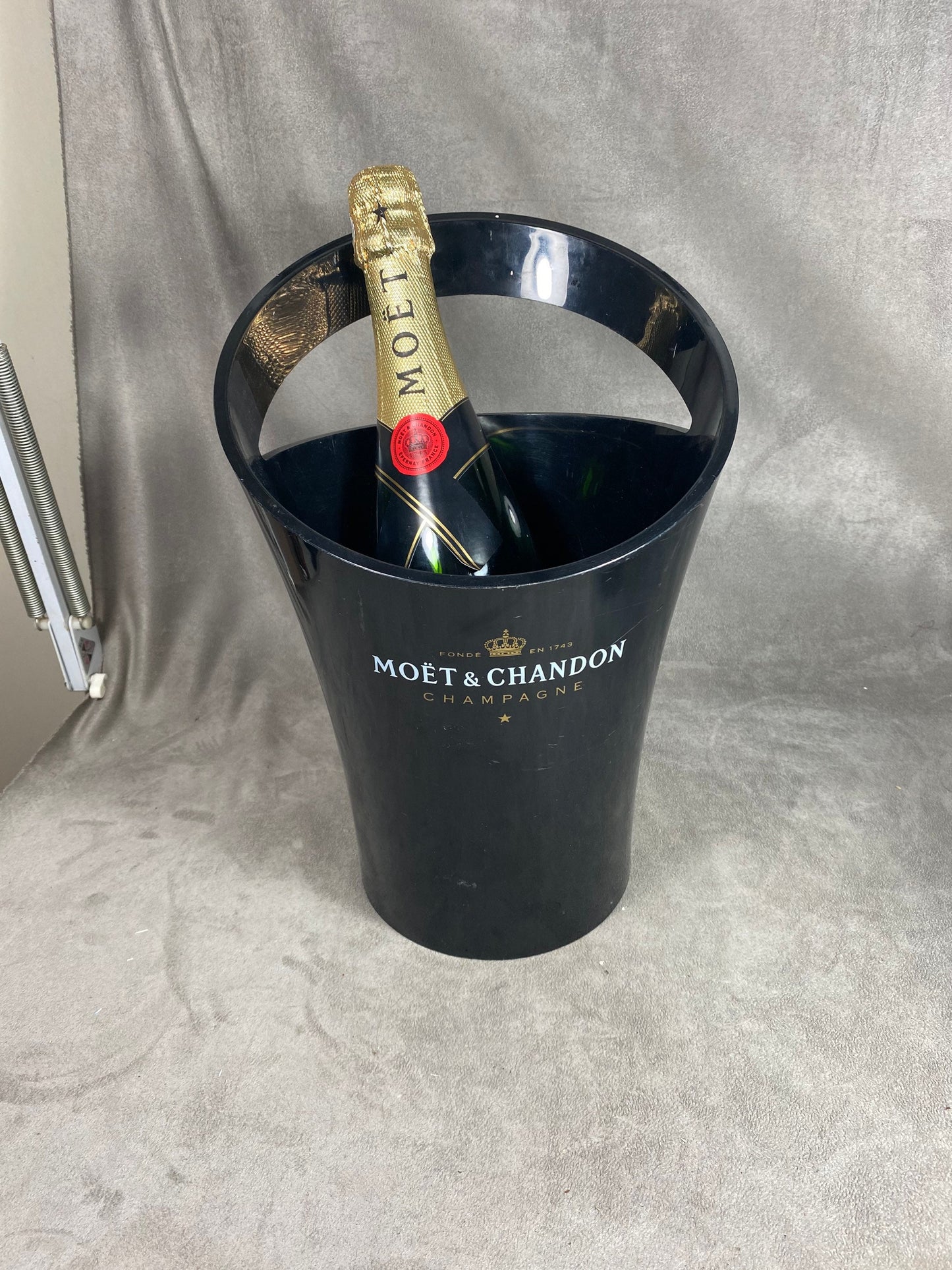 Seau à champagne en plastique noir Möet & Chandon vintage Jean-Marc Gady design