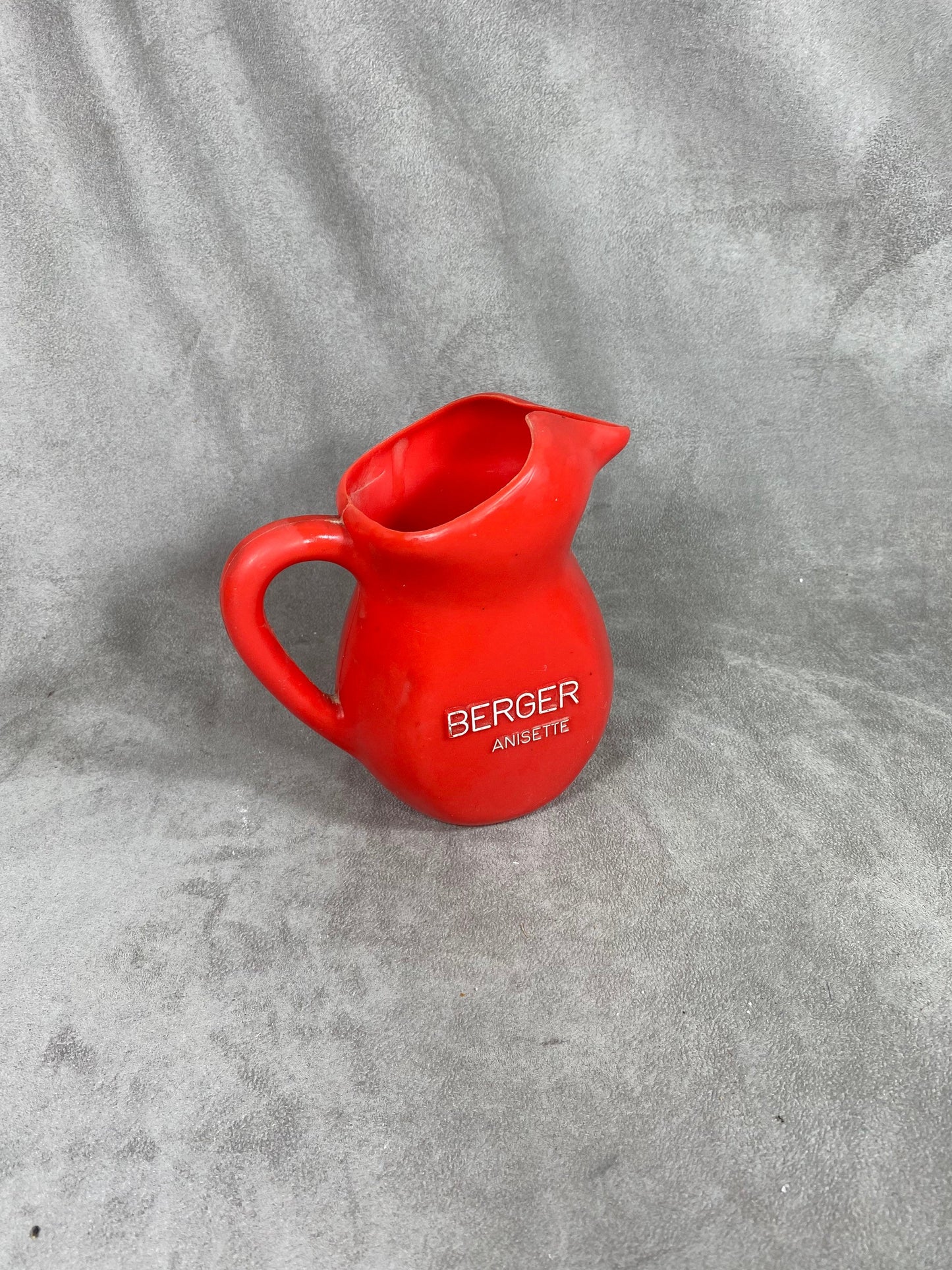 Berger water jug ​​in red plastic Made in France vintage Year 1970