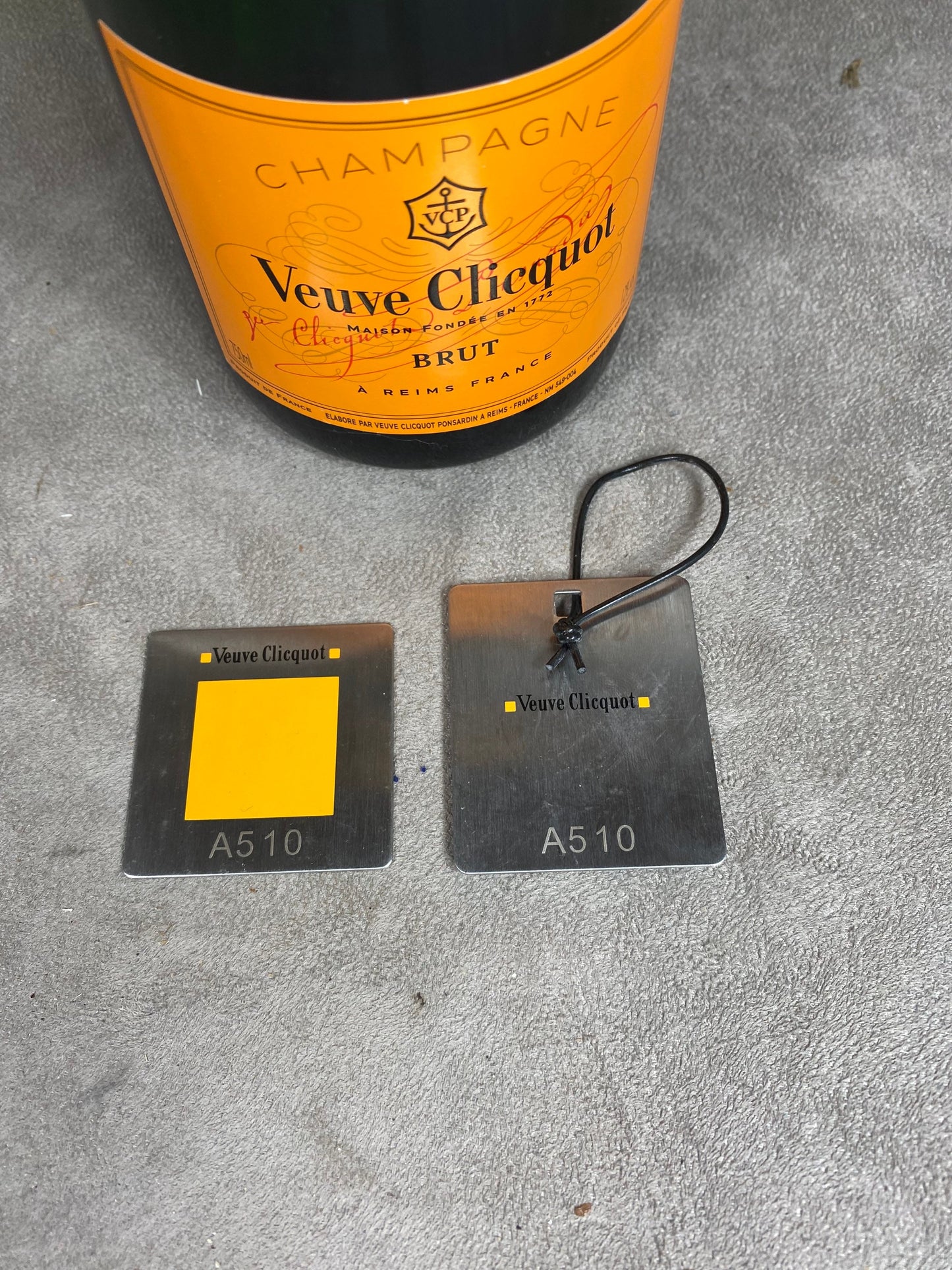 RARE Magnet en acier numero de table pour invité soirée spéciale Veuve clicquot Ponsardin vintage 1990