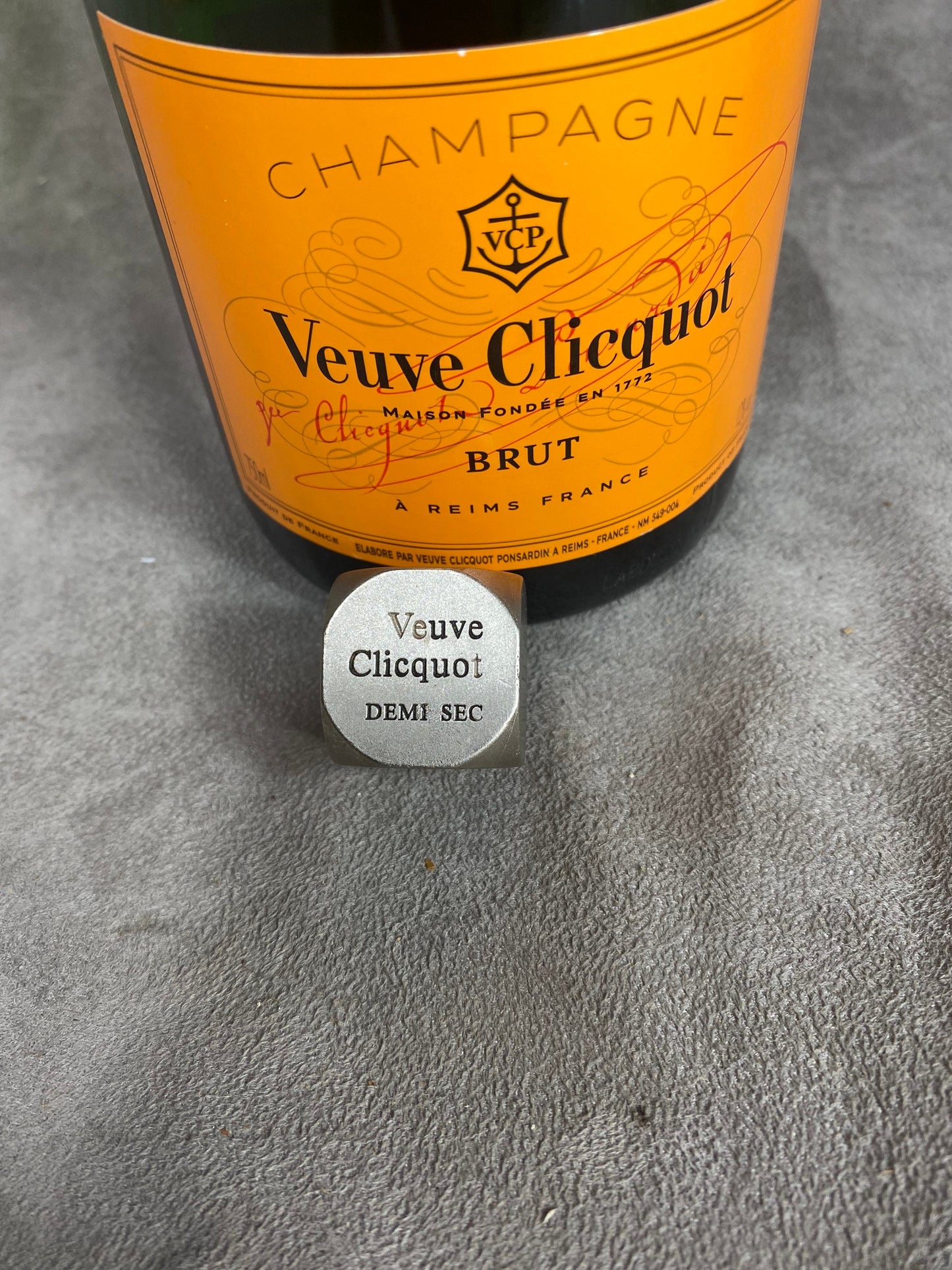 SELTENER Veuve Clicquot Ponsardin Dekorativer Metallwürfel 1990er Jahre