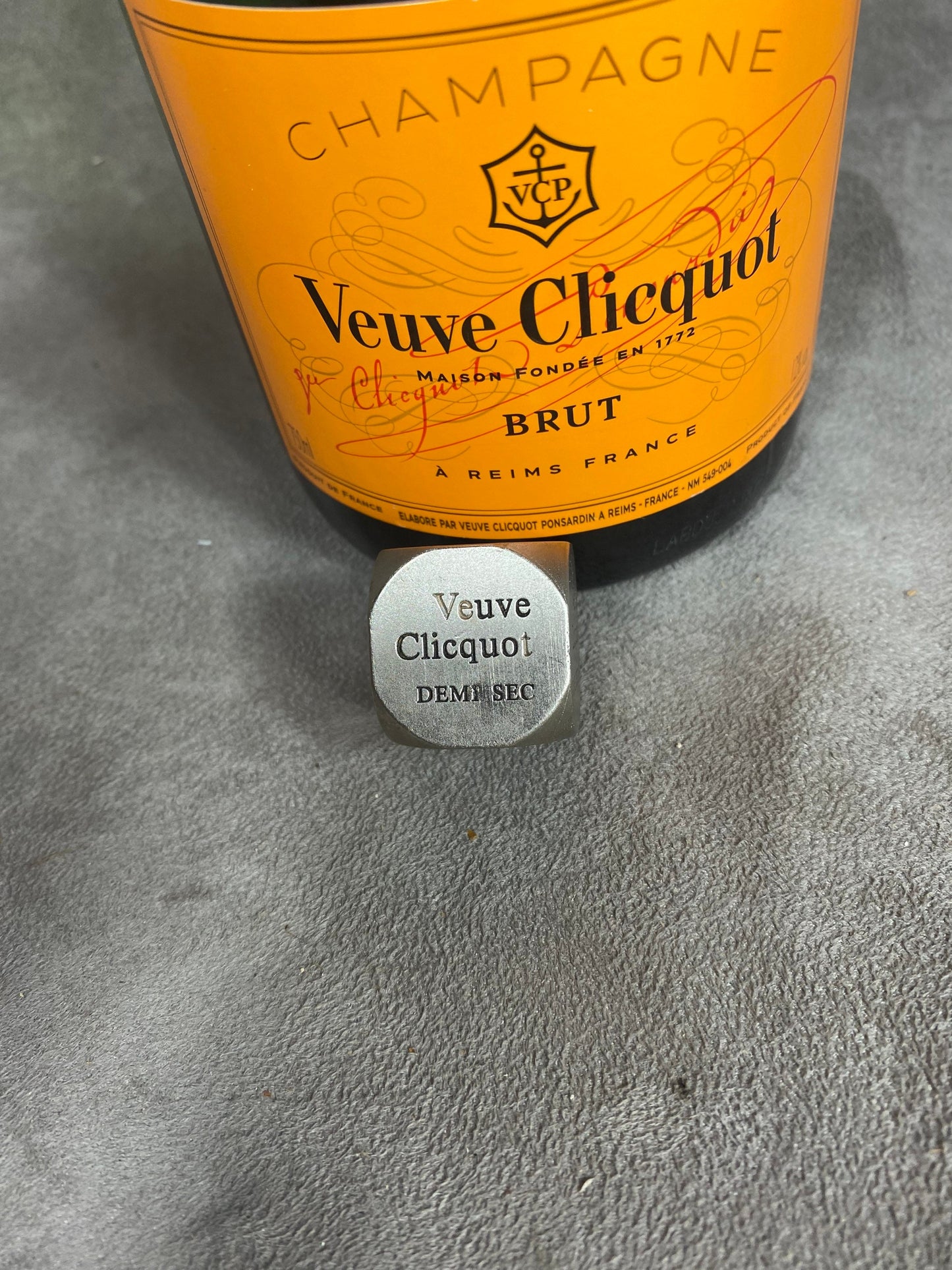 SELTENER Veuve Clicquot Ponsardin Dekorativer Metallwürfel 1990er Jahre