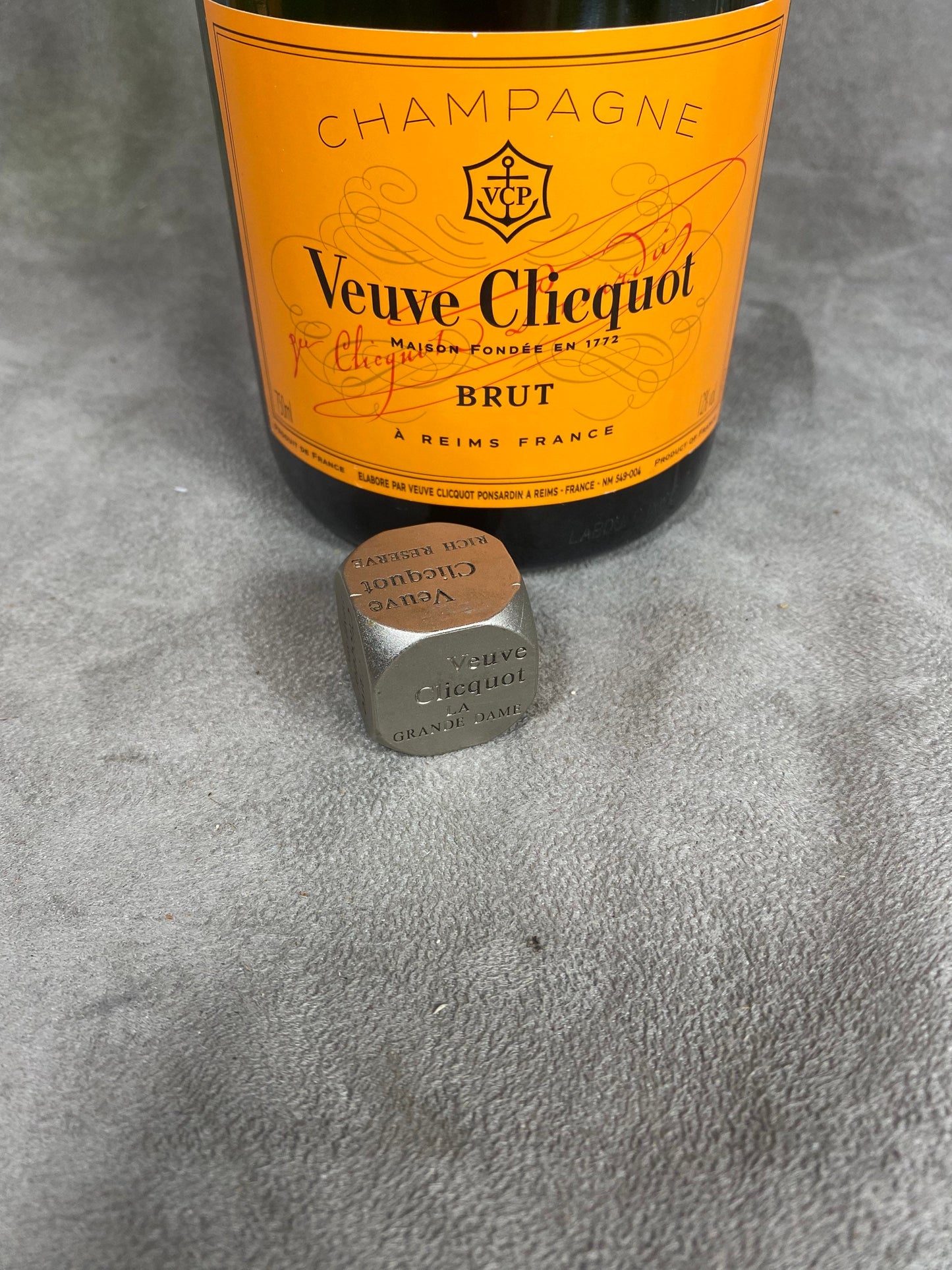 SELTENER Veuve Clicquot Ponsardin Dekorativer Metallwürfel 1990er Jahre