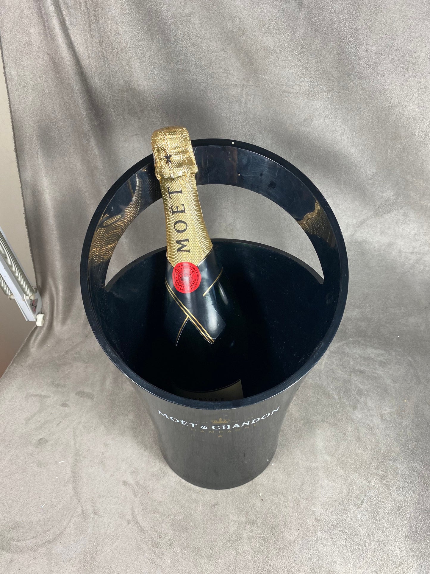 Seau à champagne en plastique noir Möet & Chandon vintage Jean-Marc Gady design