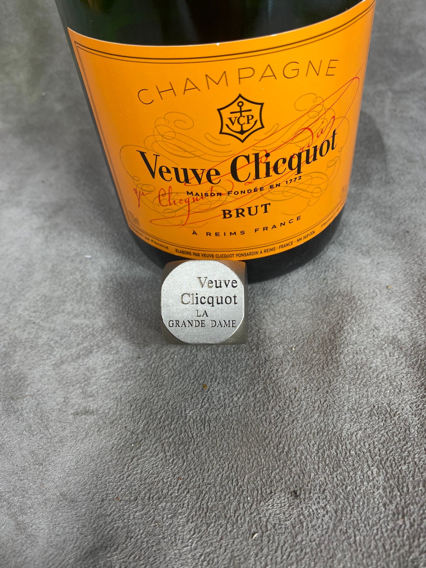 SELTENER Veuve Clicquot Ponsardin Dekorativer Metallwürfel 1990er Jahre