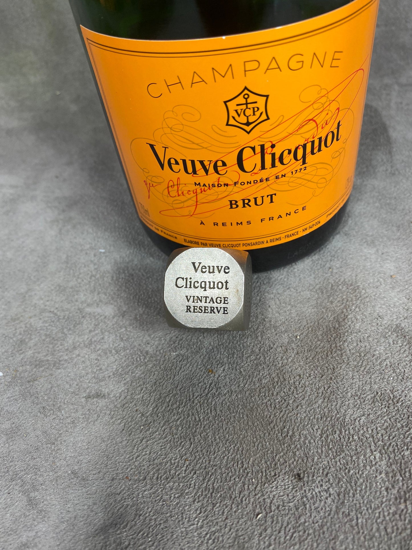 SELTENER Veuve Clicquot Ponsardin Dekorativer Metallwürfel 1990er Jahre