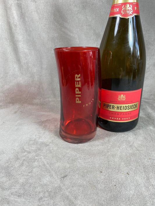 Vase ou verre Piper-Heidsieck en verre rouge transparent vintage Années 1980