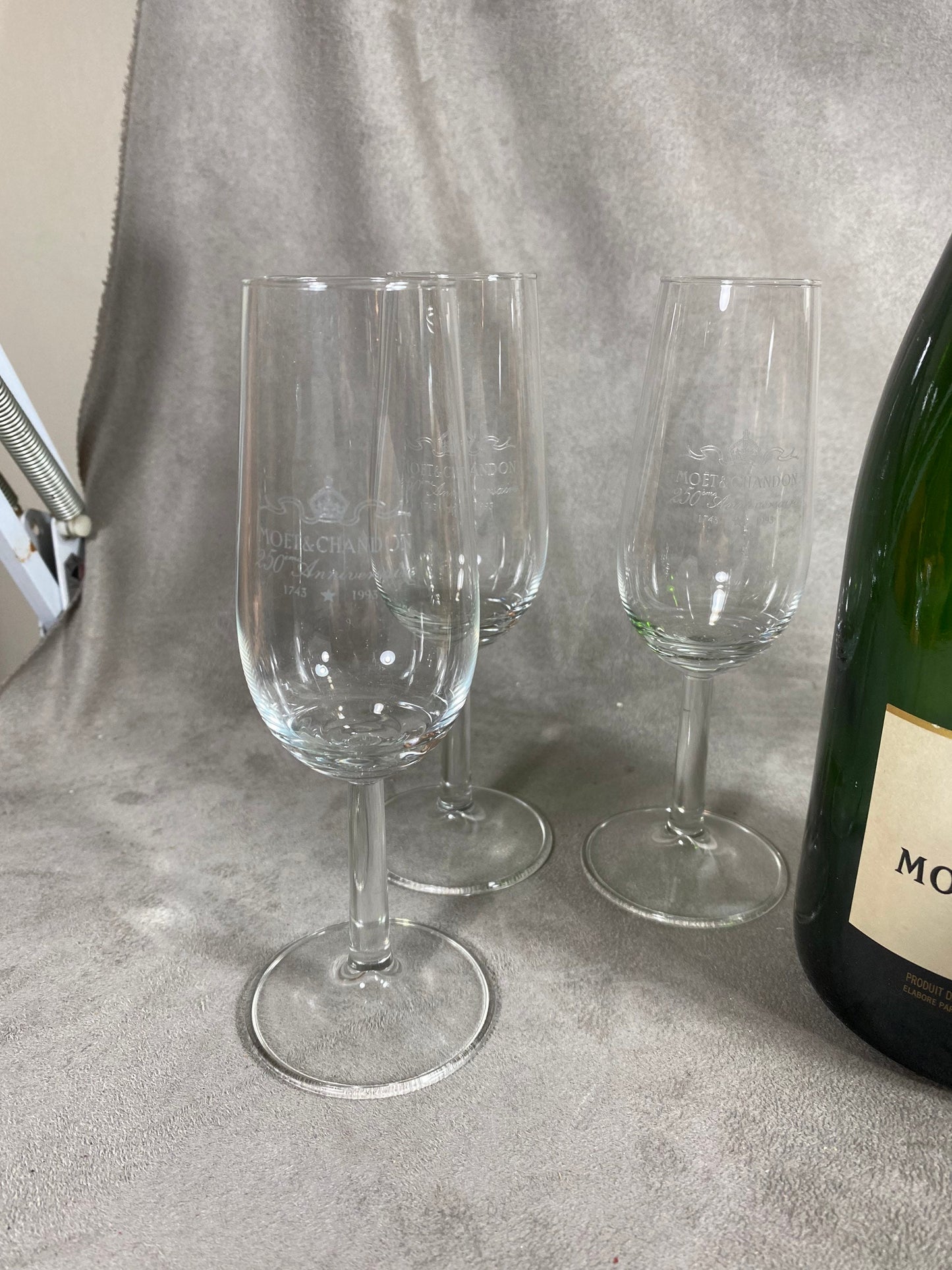 SELTENES Set mit 6 Vintage-Champagnerflöten aus Kristall von Moet et Chandon, besonderes 250-jähriges Jubiläum, Made in France