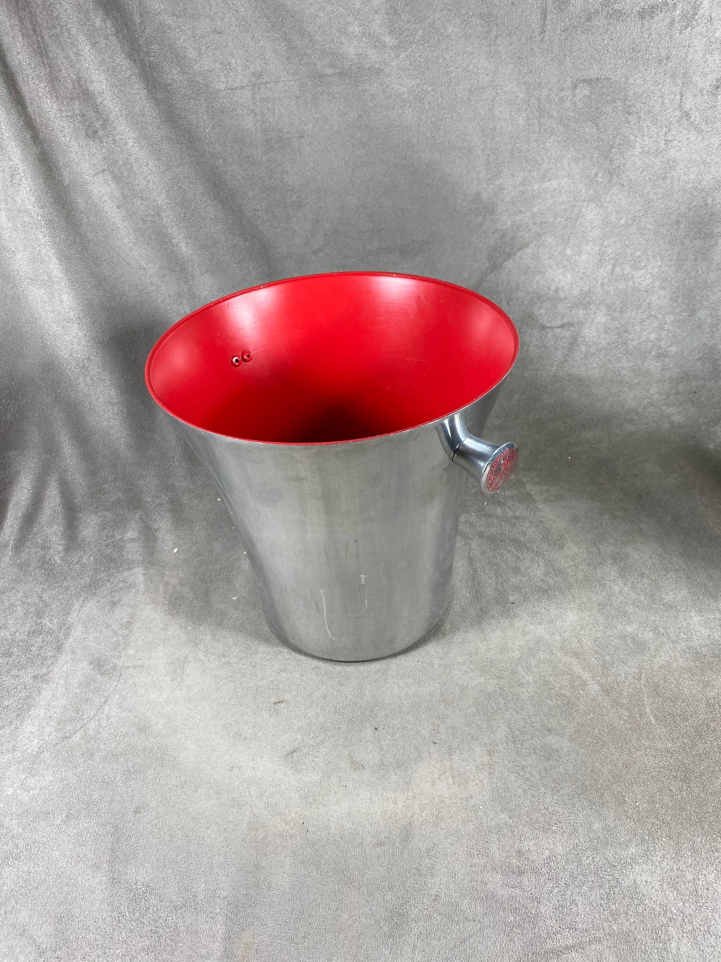 Seau à champagne Taittinger en métal et interieur rouge vintage Made in France