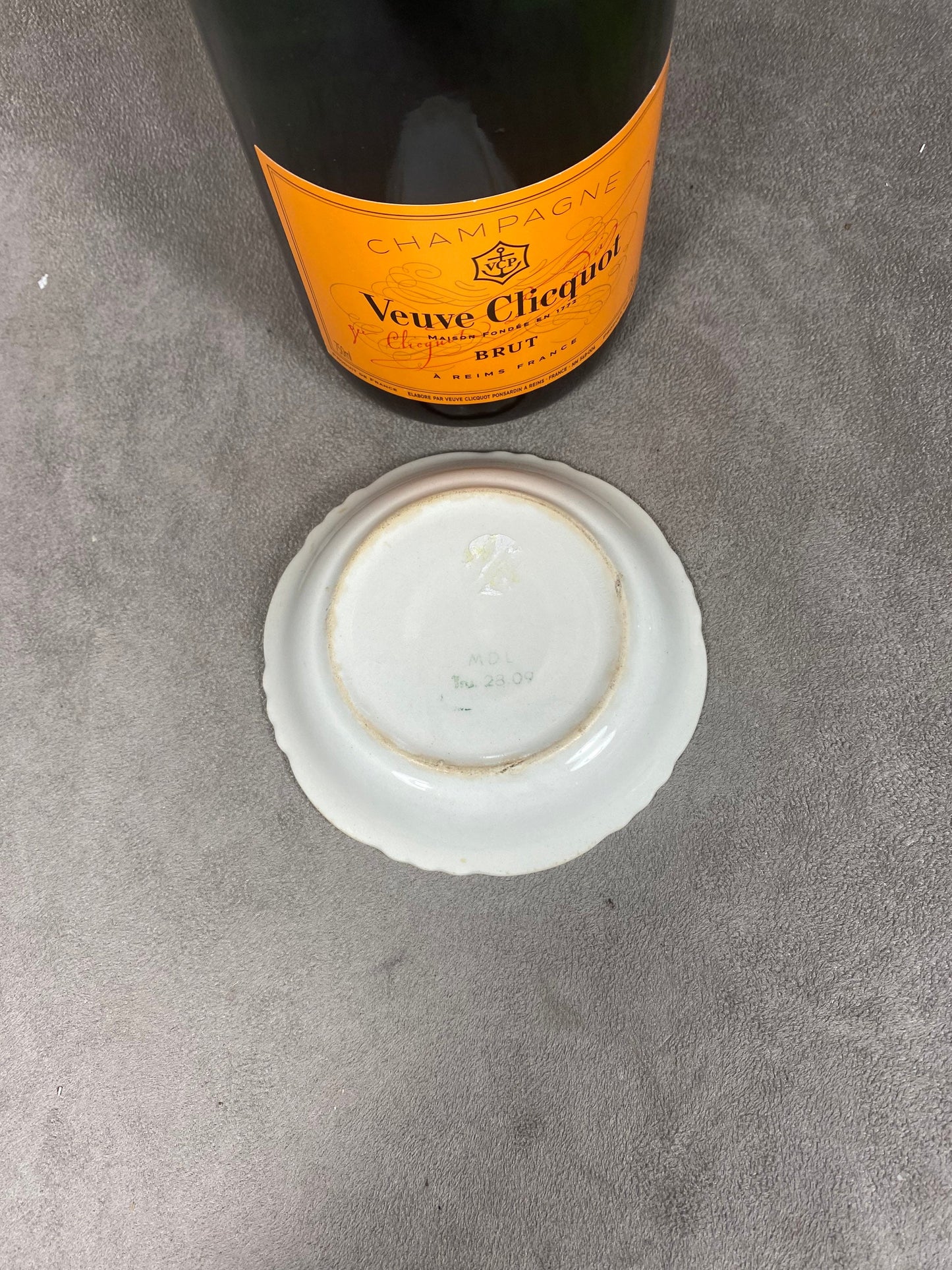 Veuve Cliquot Ponsardin Aschenbecher, orangefarbenes Vintage-Werbeobjekt aus Steingut, Moulin des Loups Champagne Reims Frankreich Vintage