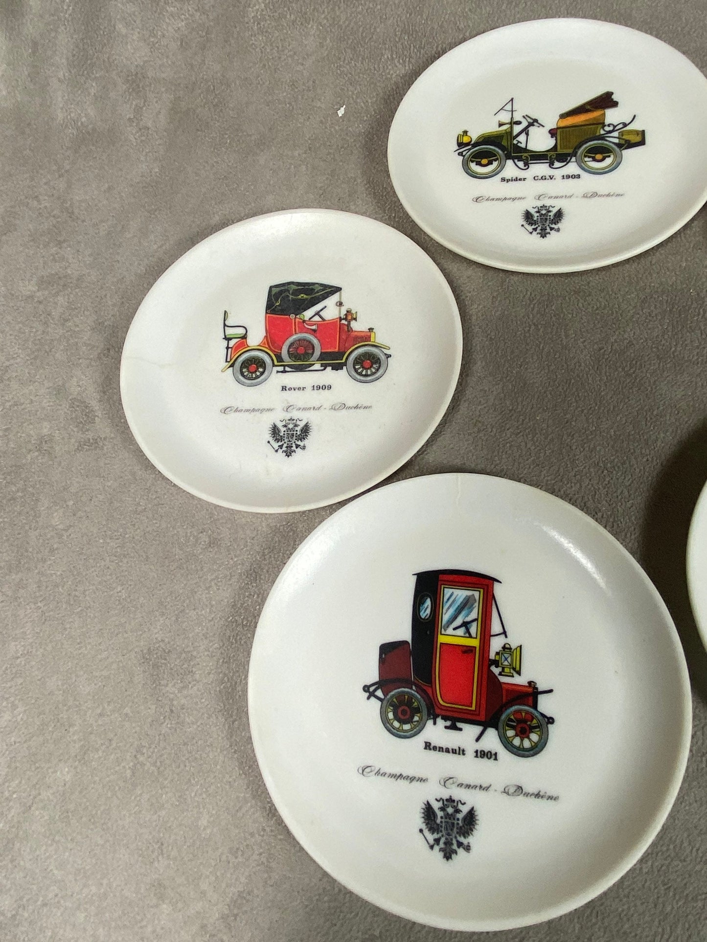 Set mit 5 Vintage-Aschenbechern aus Kunststoff Canard-Duchêne Made in France