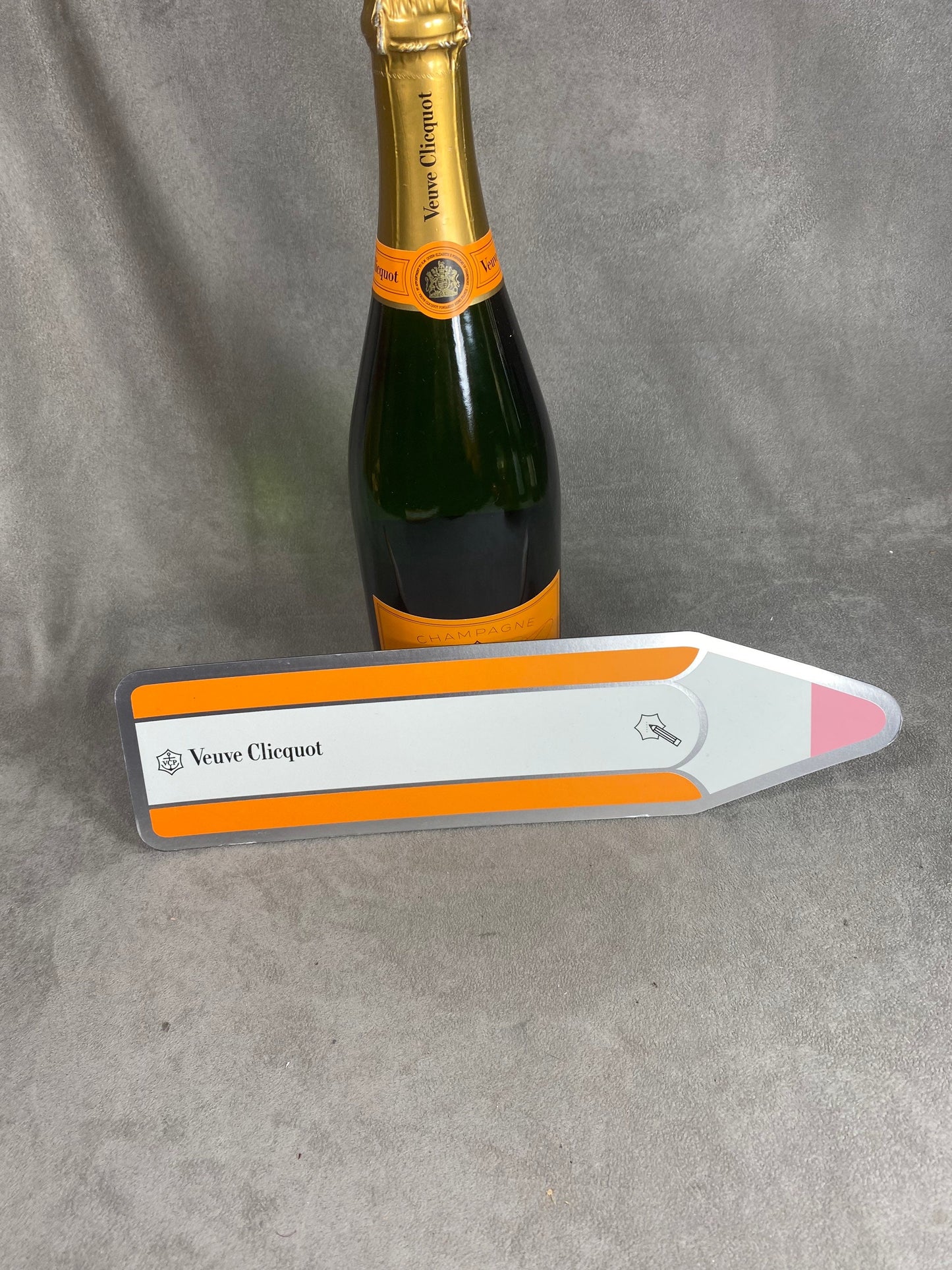 Veuve Clicquot magnet panneau aimanté flèche orange Arrow Année 1990