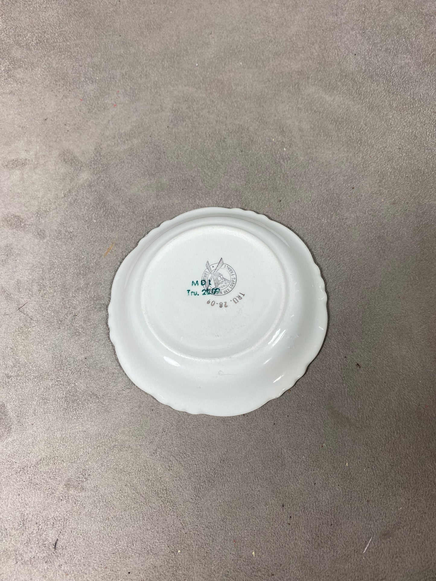 Porcelain ashtray 33' Export Made in France 1980s