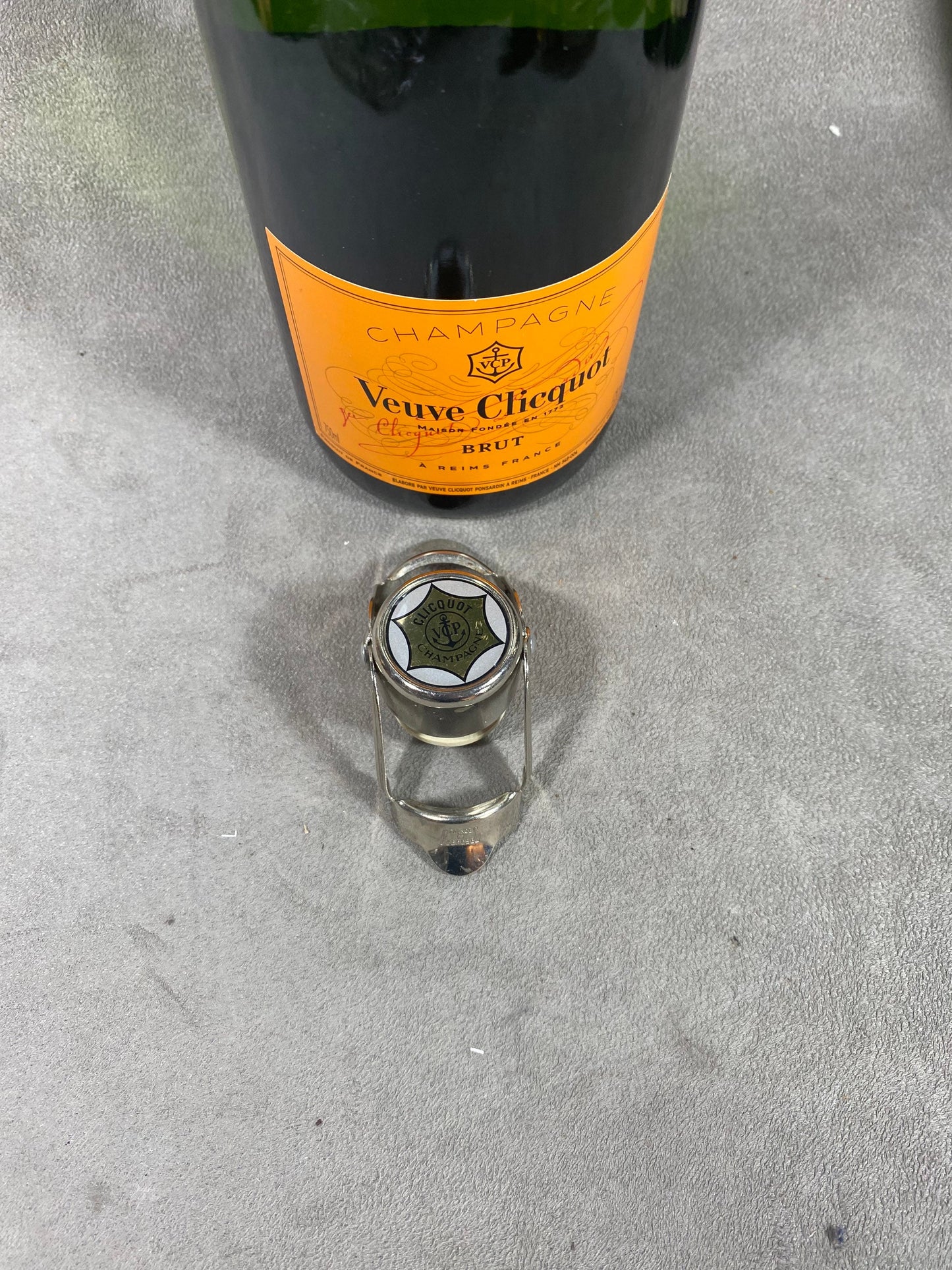 Bouchon stoppeur pour bouteille de champagne entamée Années 1950  Veuve Clicquot Ponsardin