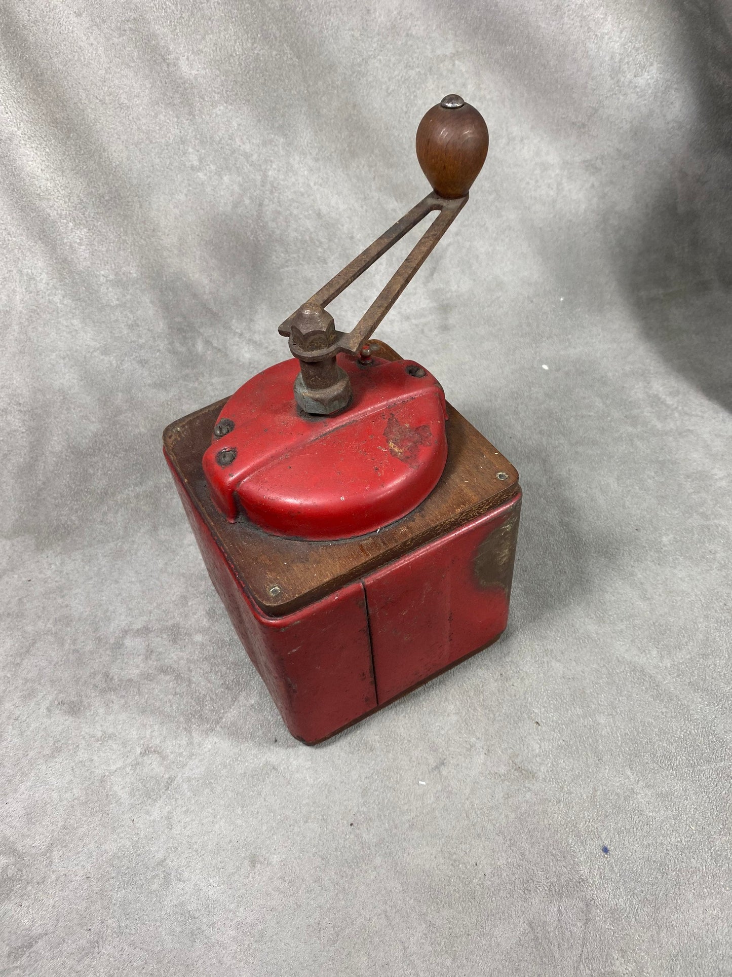 Peugeot Frères red sheet metal and wood coffee grinder EX model dated between 1947 and 1960 Shabby chic Made in France