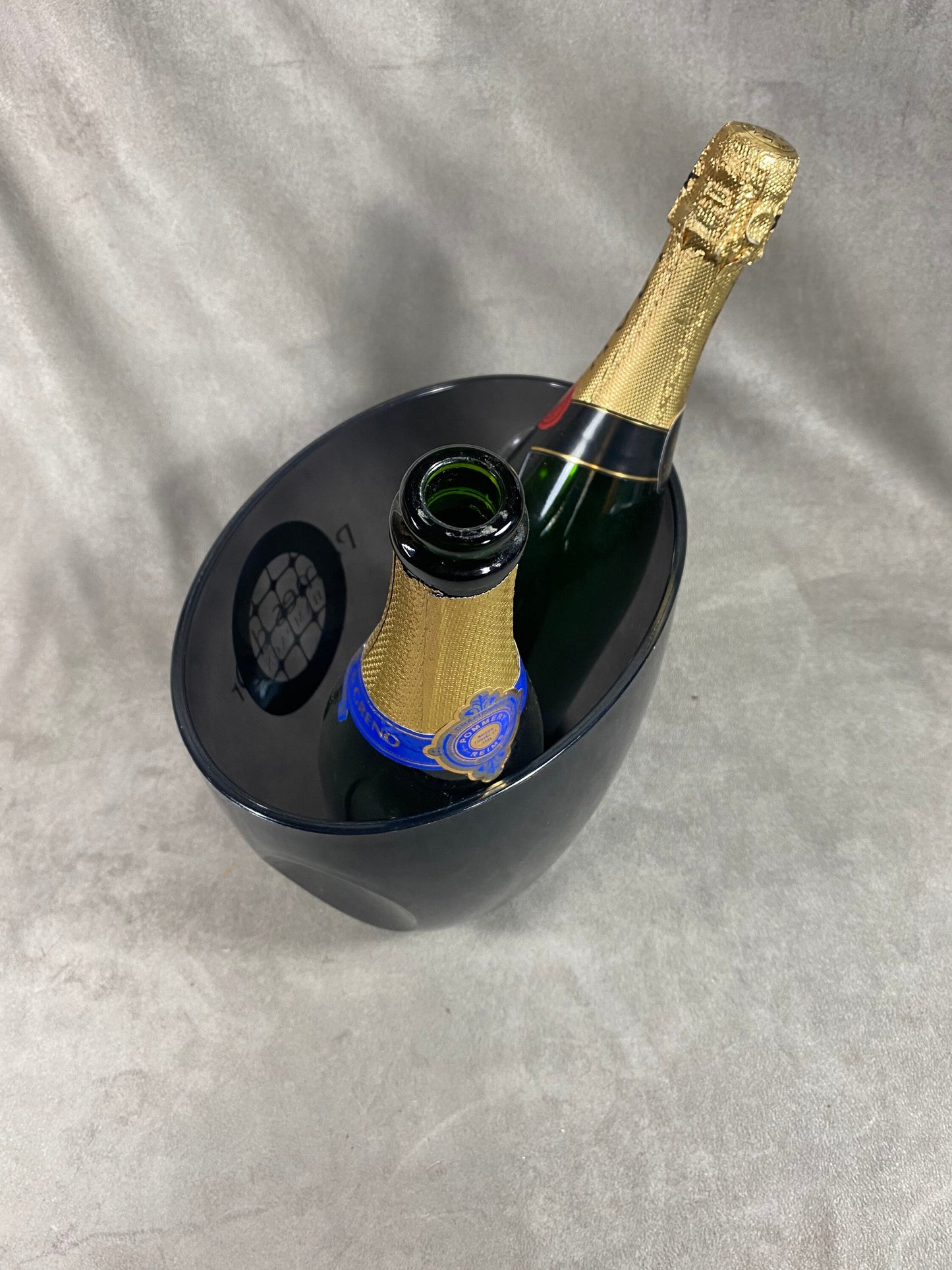 Seau à champagne vasque en plastique Champagne Nicolas Feuillatte Palme d'or  vintage Années 1990