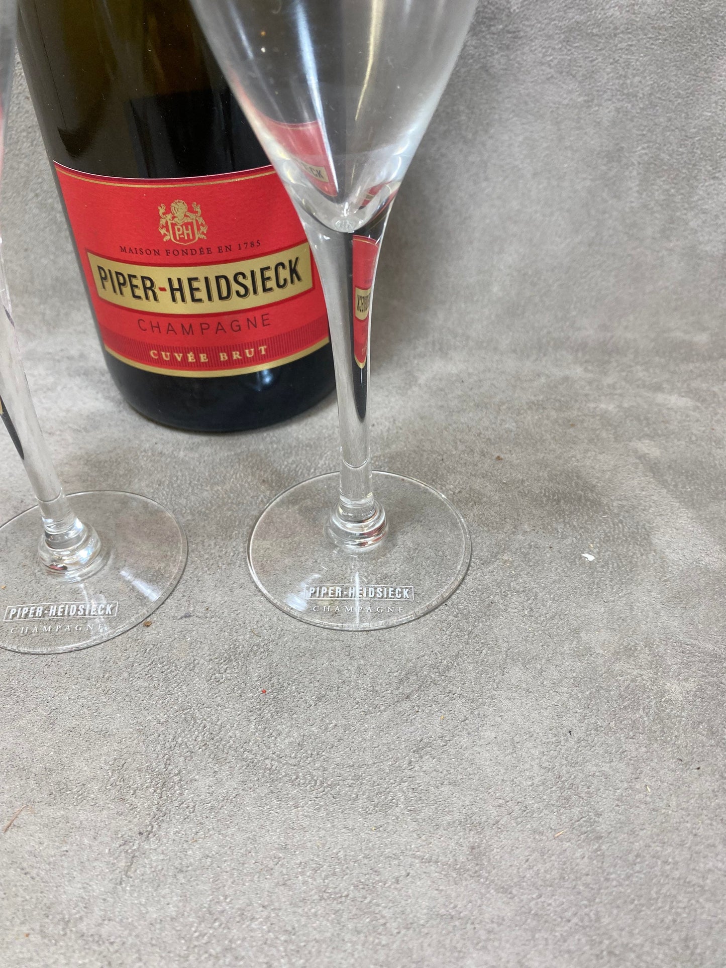 SELTENES Set aus 2 Champagnerflöten aus Piper-Heidsieck-Kristall von Jean Paul Gauthier Reims 1990er Jahre