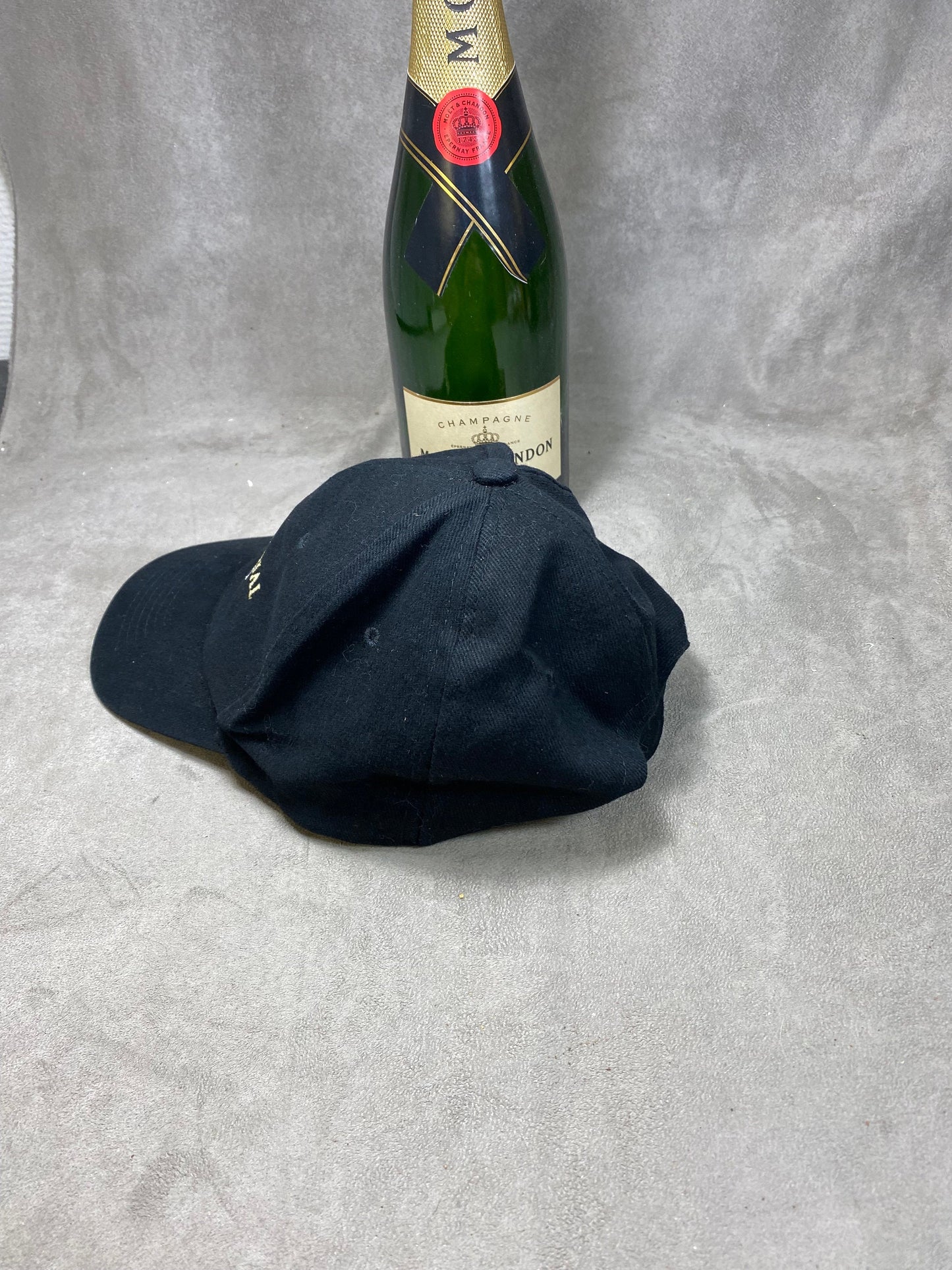 RARE Casquette collector en coton noir pour les 150 ans du Champagne Moet&Chandon