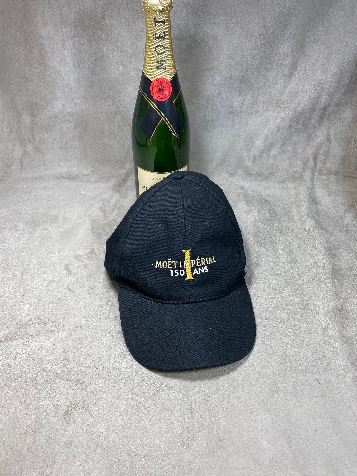 RARE Casquette collector en coton noir pour les 150 ans du Champagne Moet&Chandon