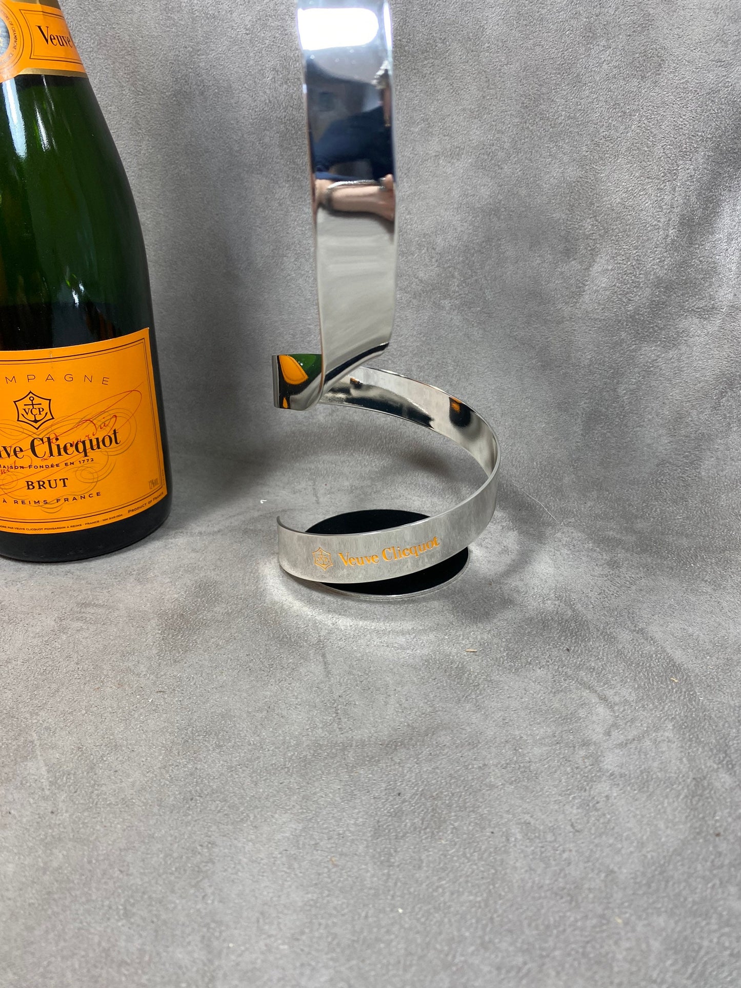 Veuve Clicquot verseuse porte-bouteille design Alexis Mabille en métal vintage Made in France