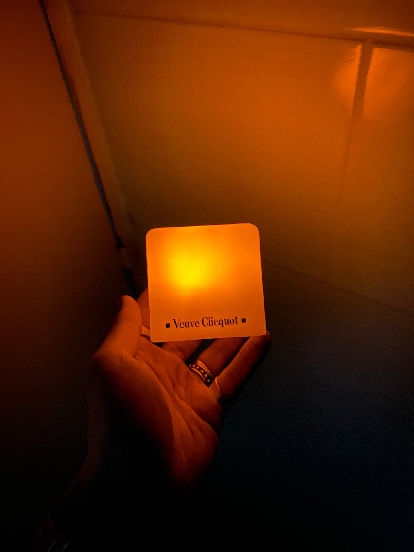 Lampe cube lumineux Veuve Clicquot Ponsardin spécial Halloween "Yelloween" Années 1990