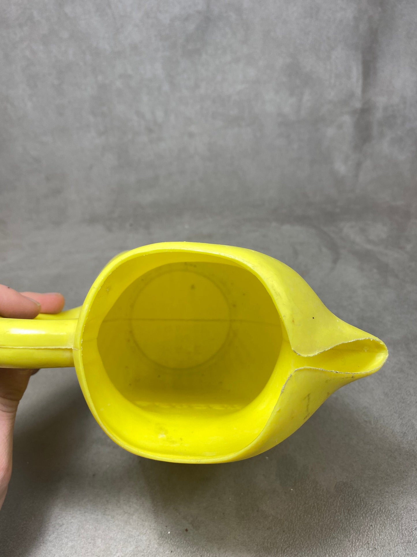 Berger water jug ​​in yellow plastic Made in France vintage Year 1970