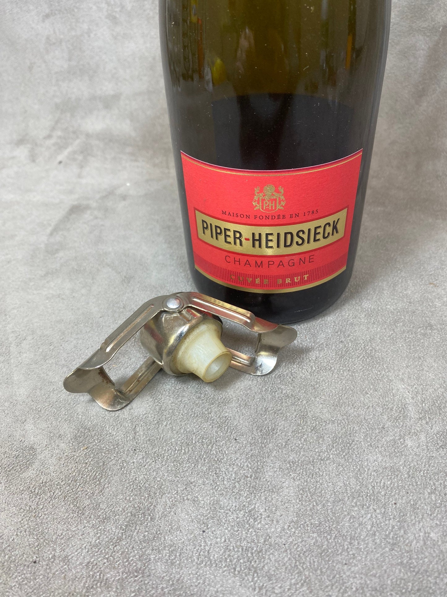 Champagne Piper metal stopper for opened champagne bottles