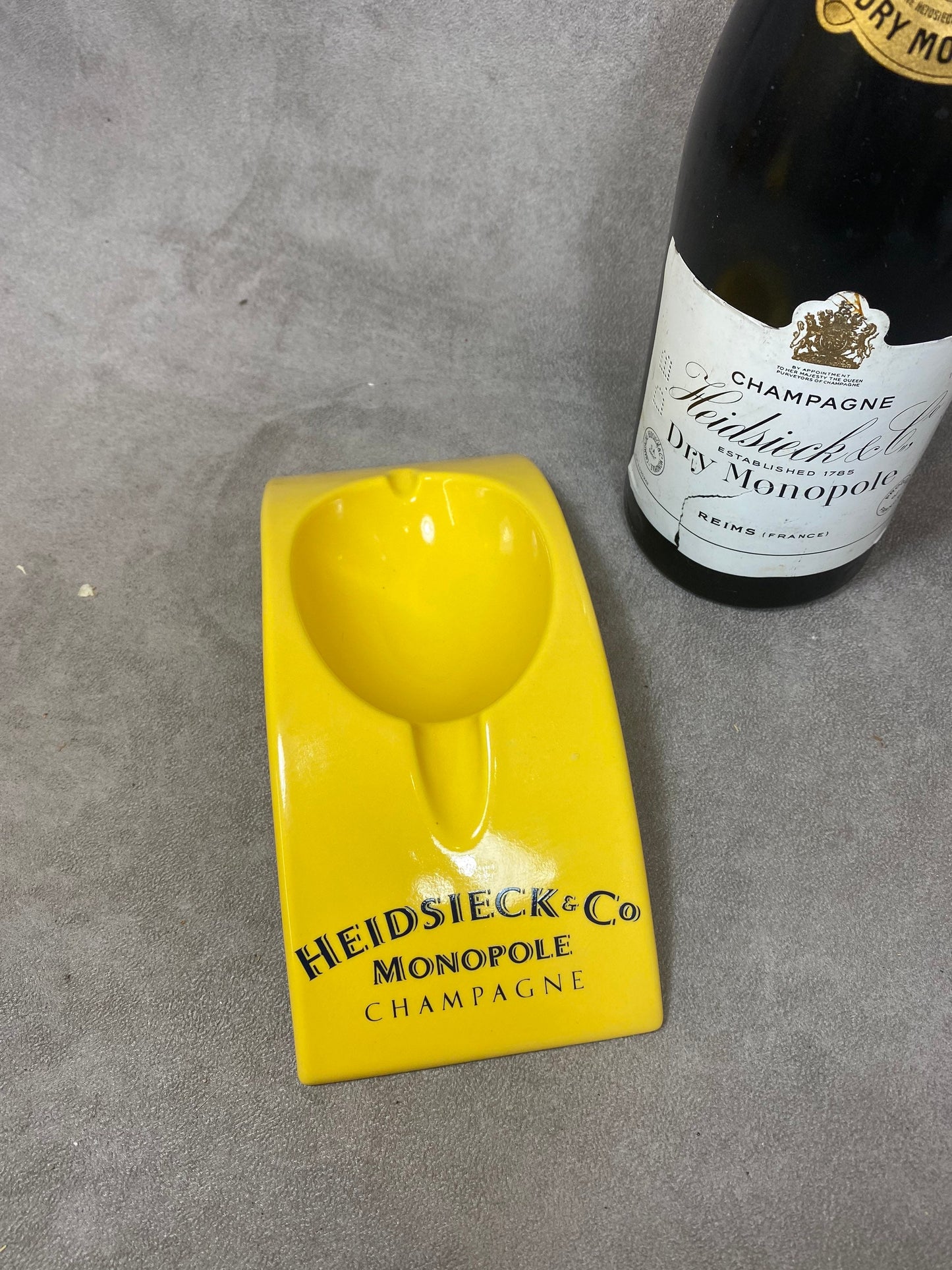 Cendrier en céramique jaune REVOL champagne Heidsieck & Co Dry Monopole vintage Made in France