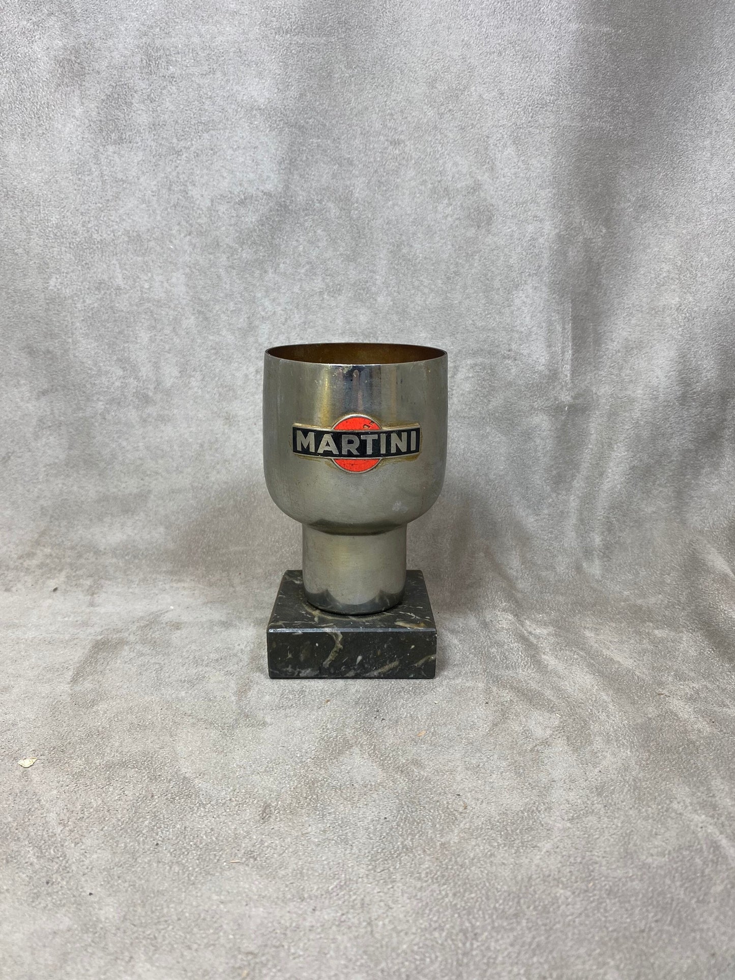 Trophée coupe en métal Martini sur socle en marbre vintage Made in Italy Année 1980
