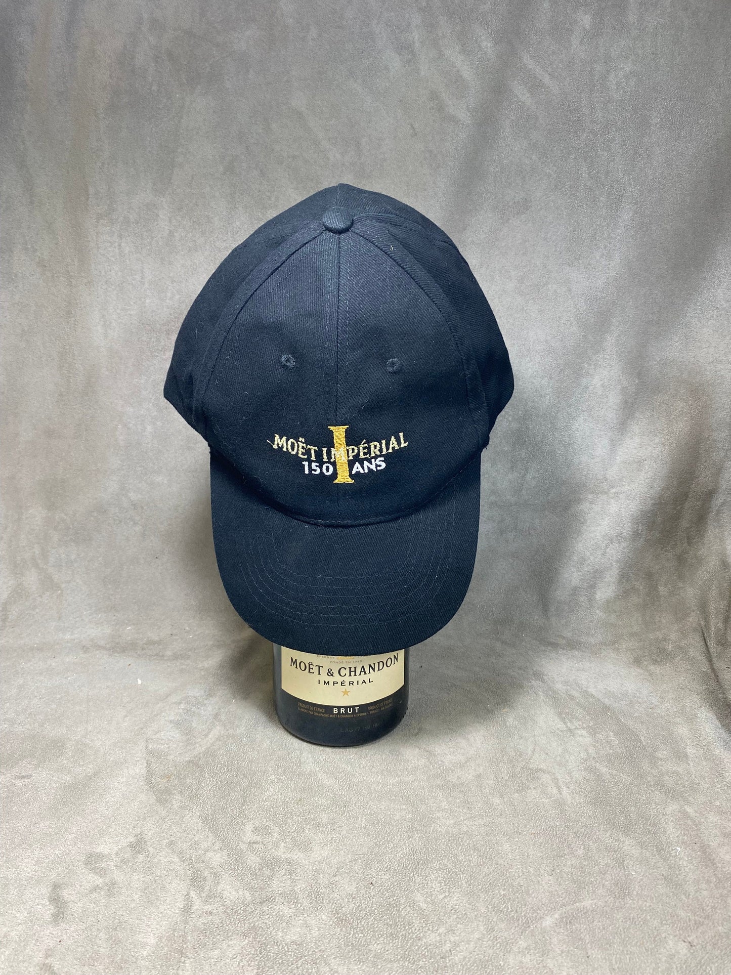 RARE Casquette collector en coton noir pour les 150 ans du Champagne Moet&Chandon