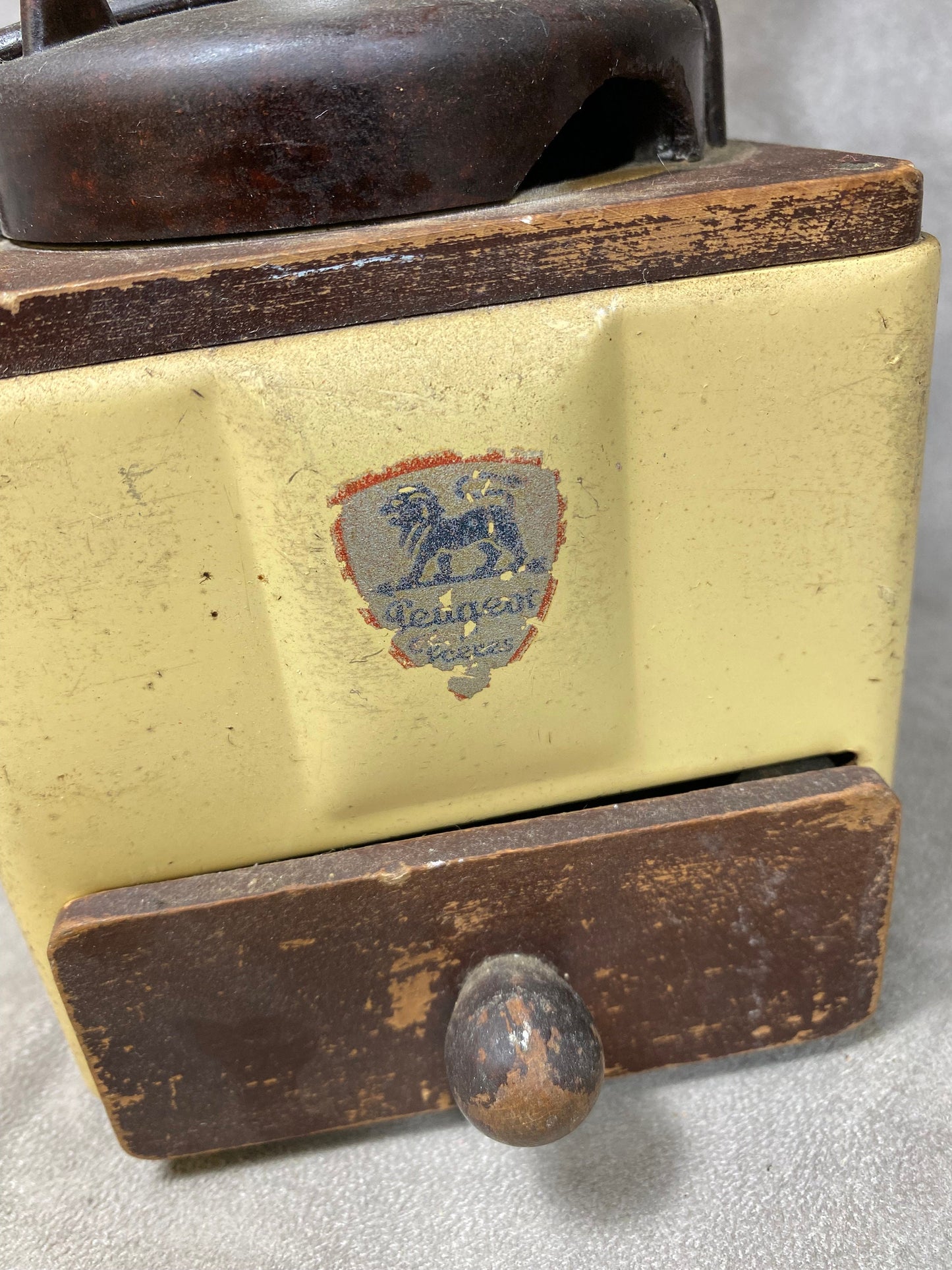 Peugeot Frères beige sheet metal and wood coffee grinder, EX model, dated between 1947 and 1960, Shabby chic, Made in France