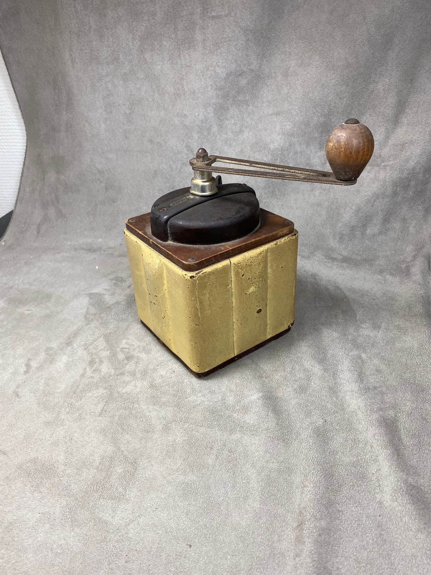 Peugeot Frères beige sheet metal and wood coffee grinder, EX model, dated between 1947 and 1960, Shabby chic, Made in France