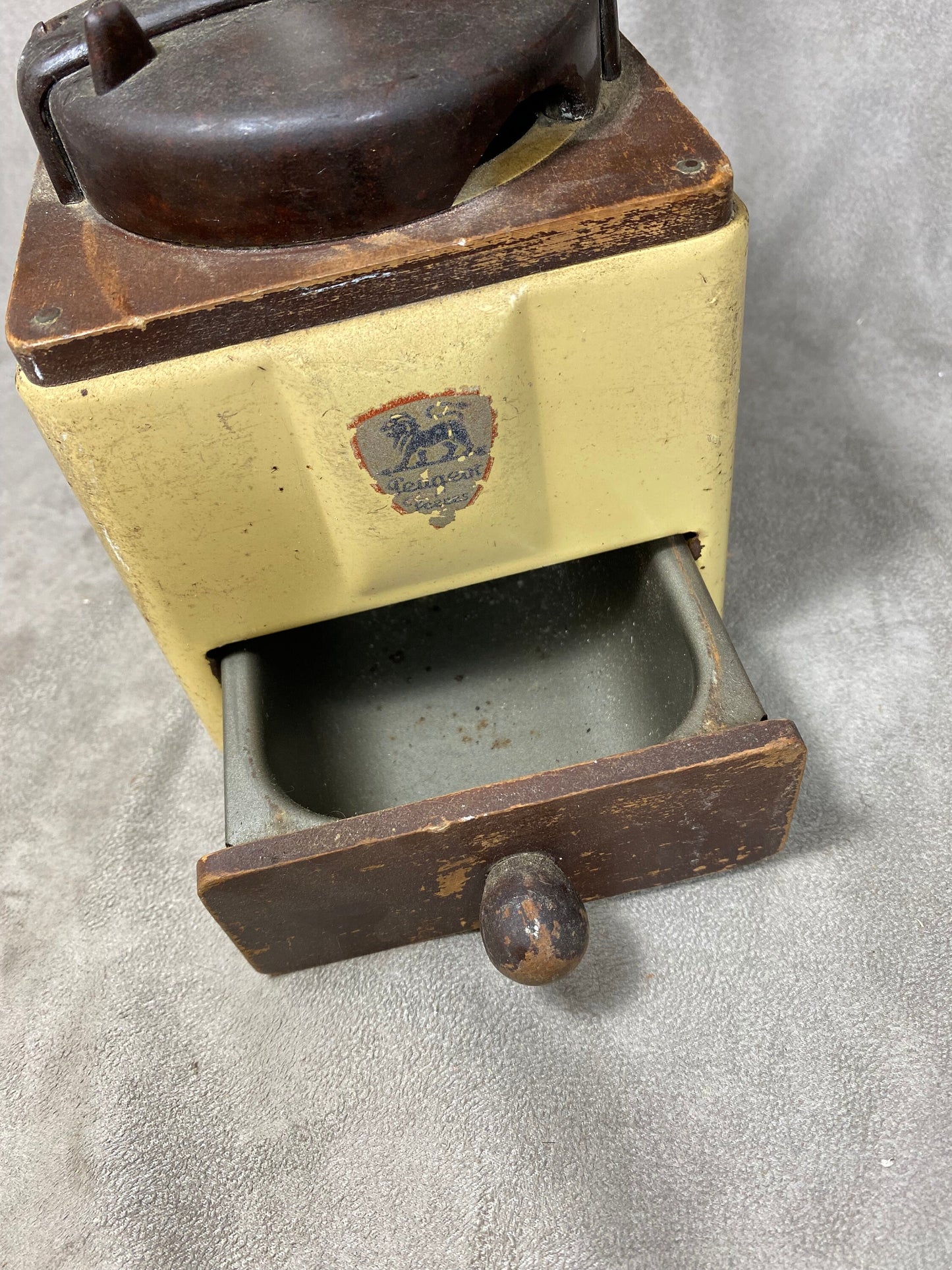 Peugeot Frères beige sheet metal and wood coffee grinder, EX model, dated between 1947 and 1960, Shabby chic, Made in France