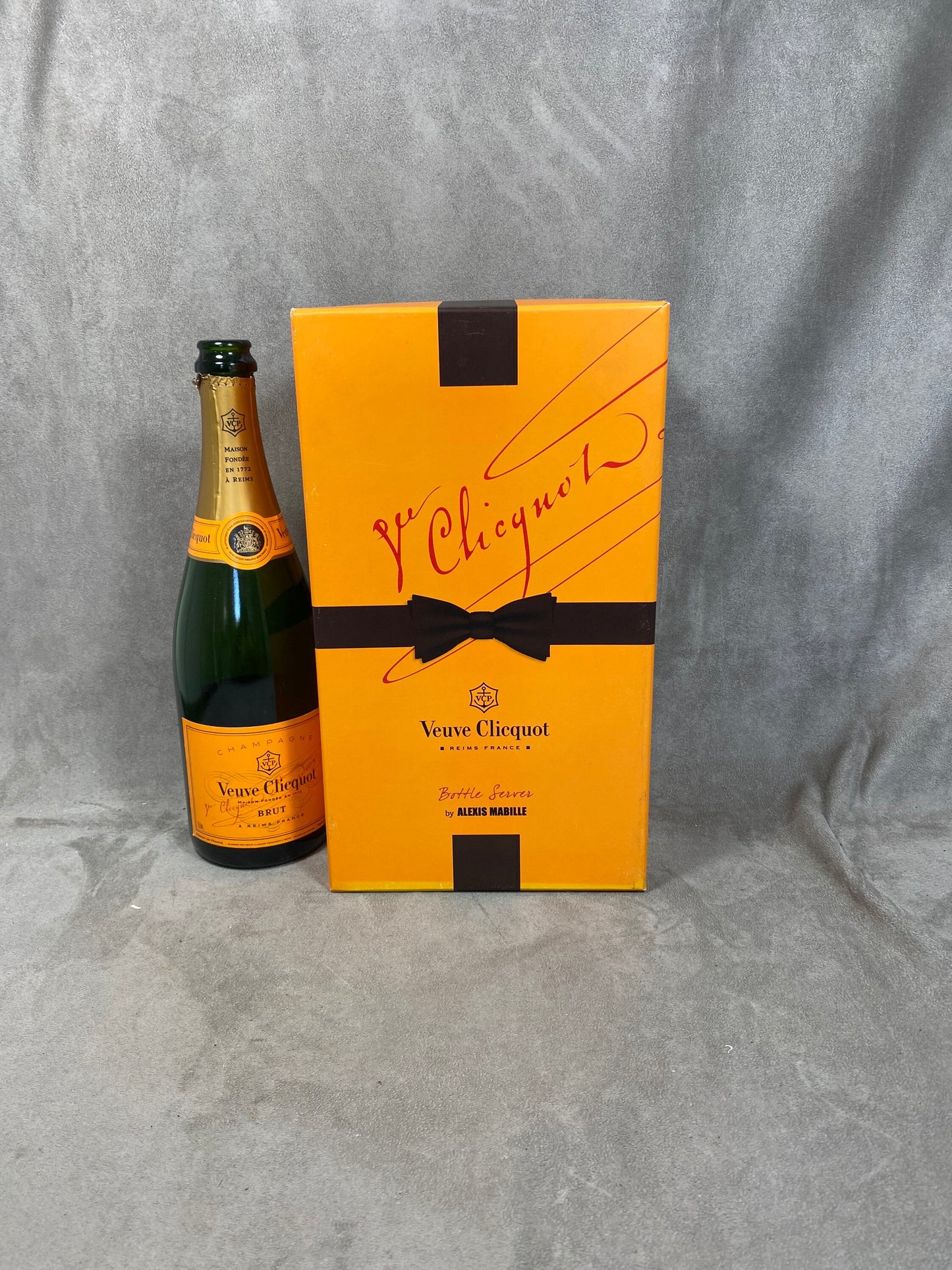 Veuve Clicquot verseuse porte-bouteille design Alexis Mabille en métal vintage Made in France