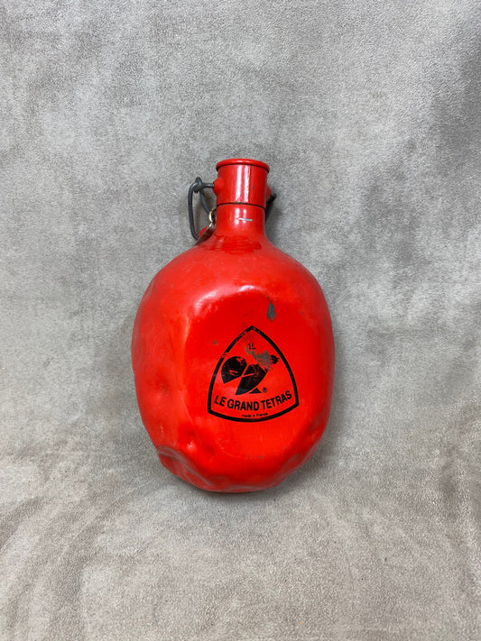 Le Grand Tétras red aluminum flask with vintage mechanical cap, capacity 1 liter, Made in France