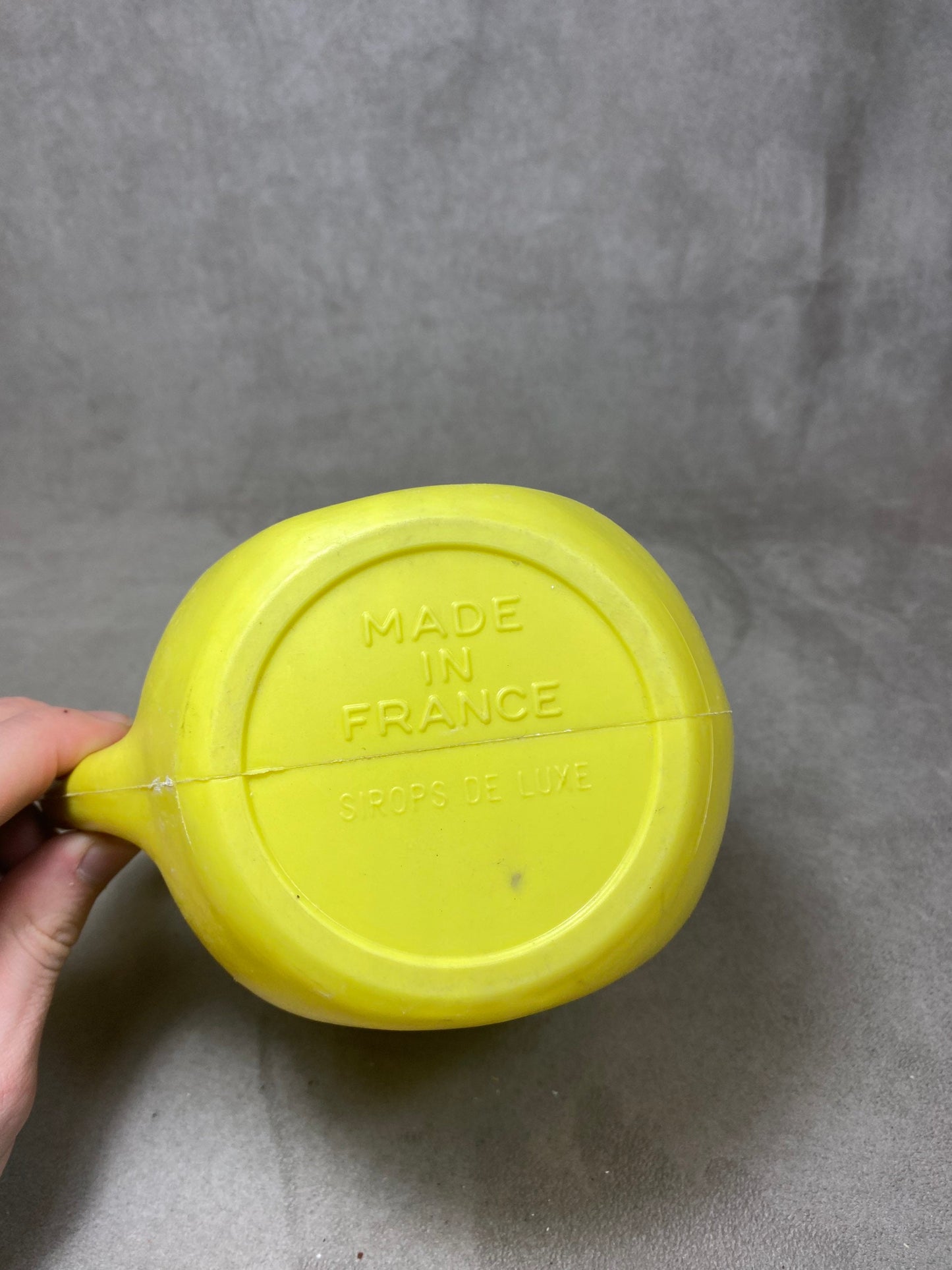 Berger water jug ​​in yellow plastic Made in France vintage Year 1970