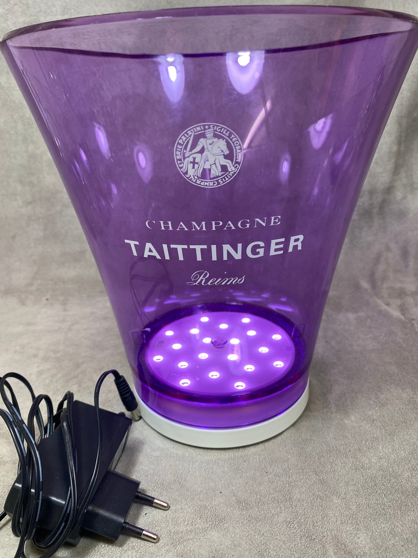 Seau à champagne Taittinger en plastique transparent violet lumineux  vintage Made in france