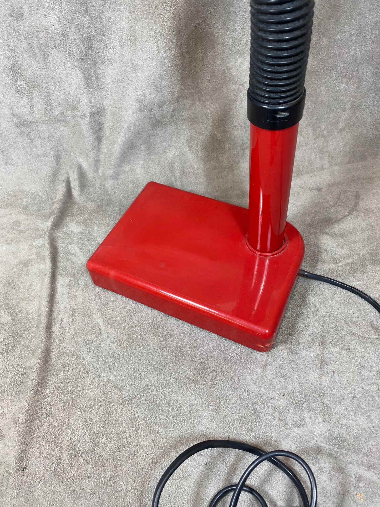 Vintage design desk lamp in red plastic Italian vintage design Made in Italy 1970