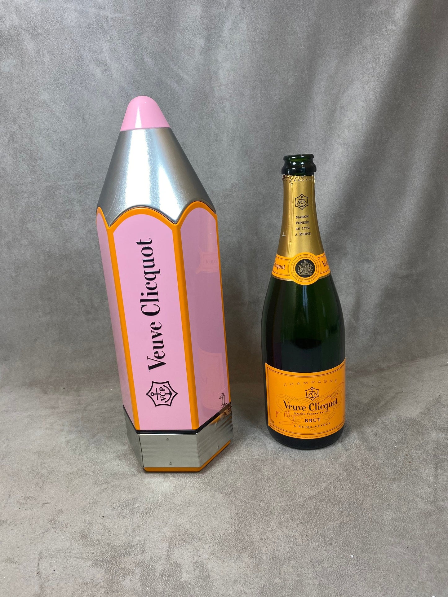 Veuve Clicquot pink colored pencil insulated case for champagne bottle Veuve Clicquot Champagne transport box Made in France