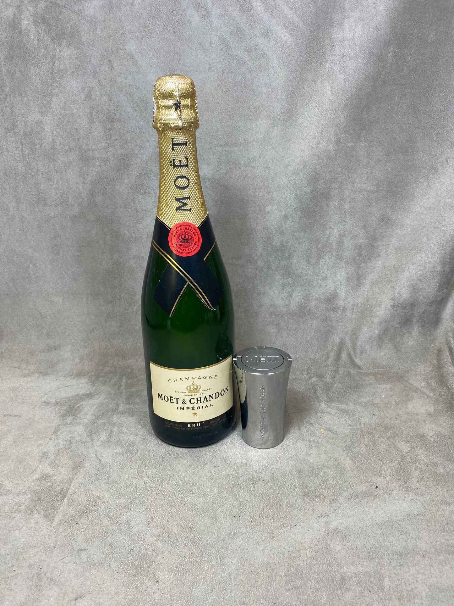 VERY RARE Möet &amp; Chandon vintage MCIII steel champagne stopper corks