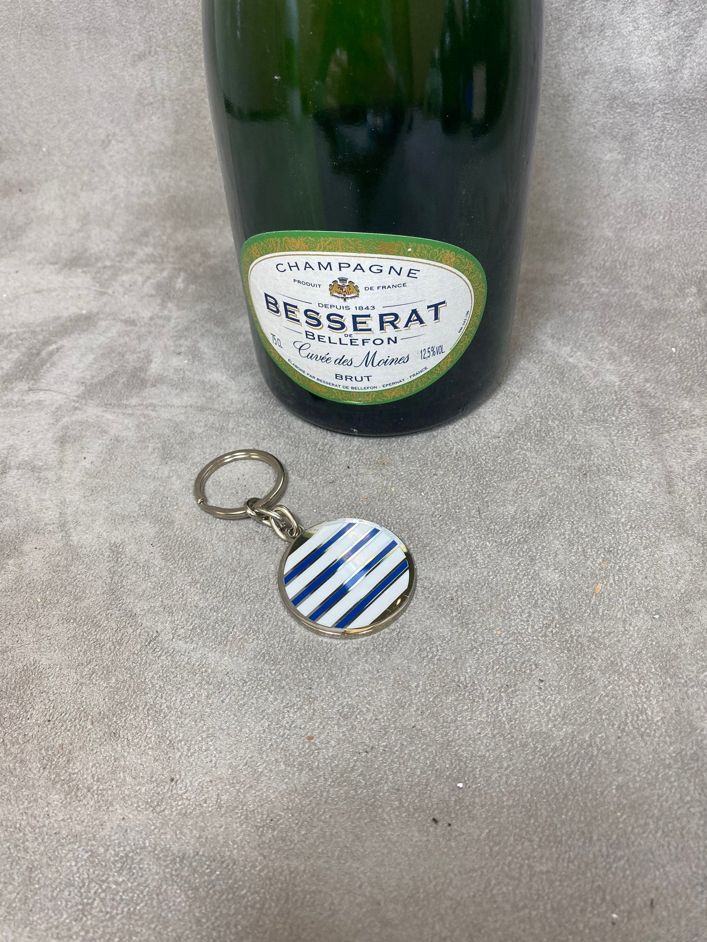Porte clés champagne Besserat de Bellefon en métal Made in France Années 1980