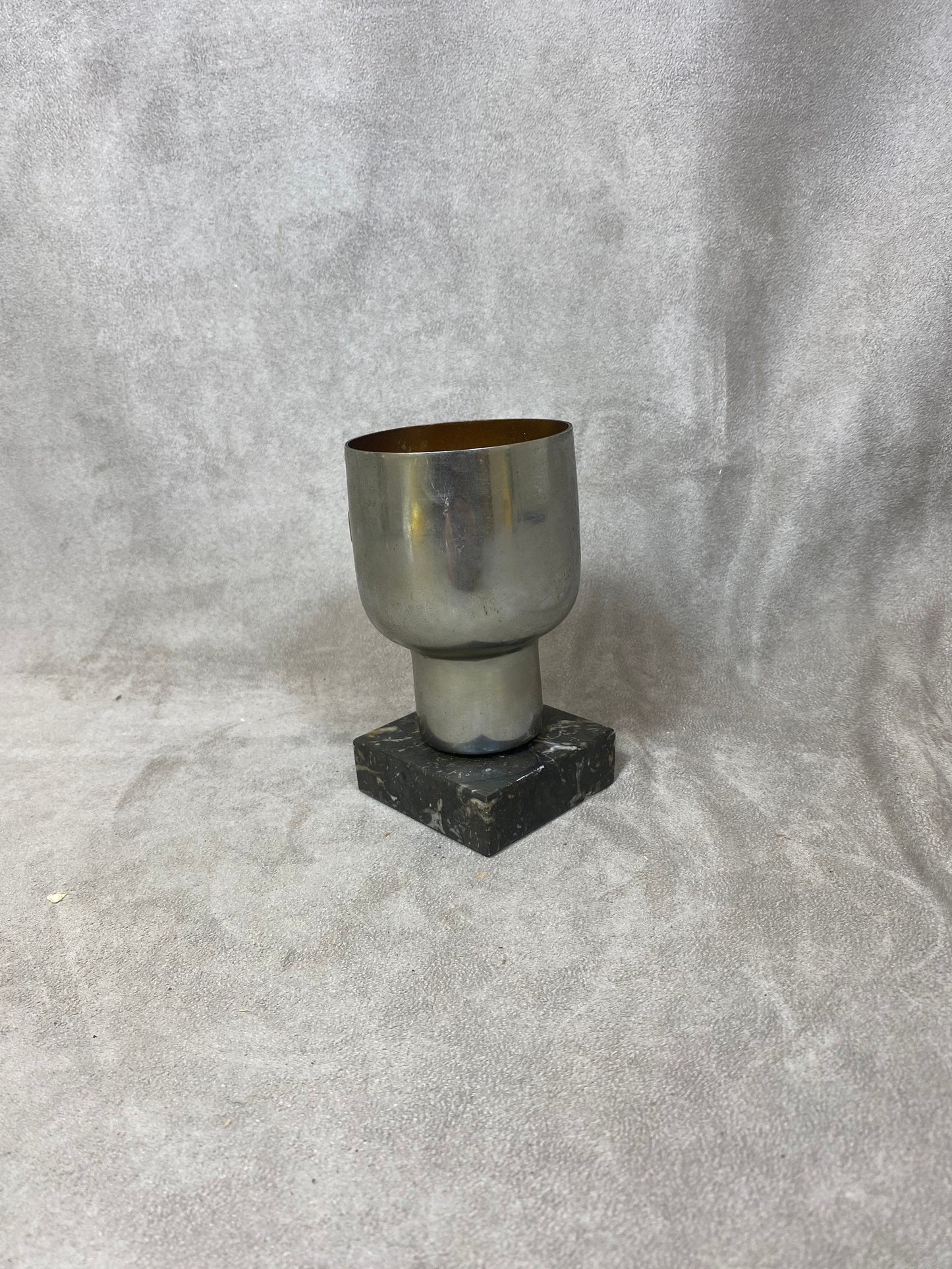 Trophée coupe en métal Martini sur socle en marbre vintage Made in Italy Année 1980