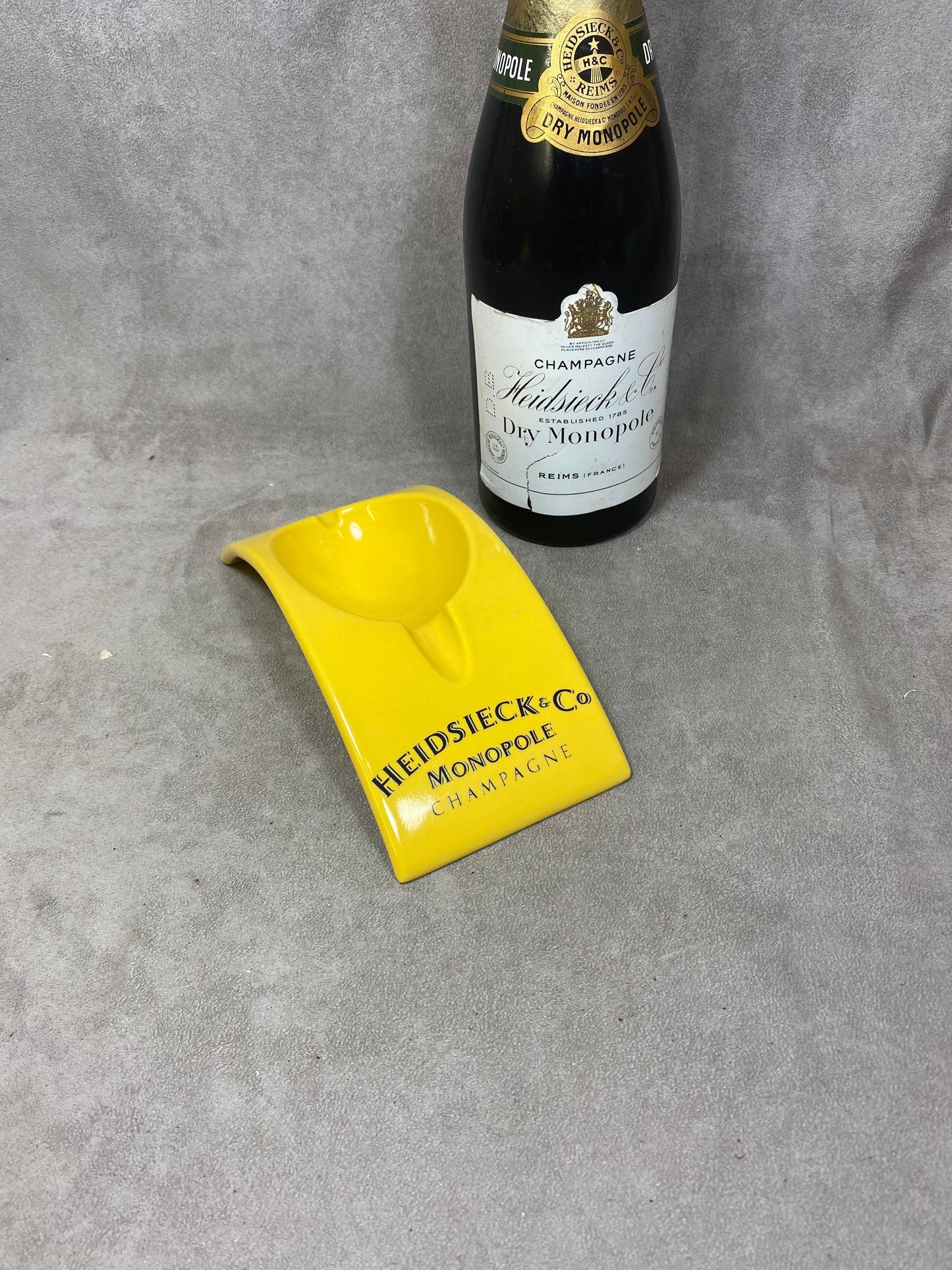 Cendrier en céramique jaune REVOL champagne Heidsieck & Co Dry Monopole vintage Made in France