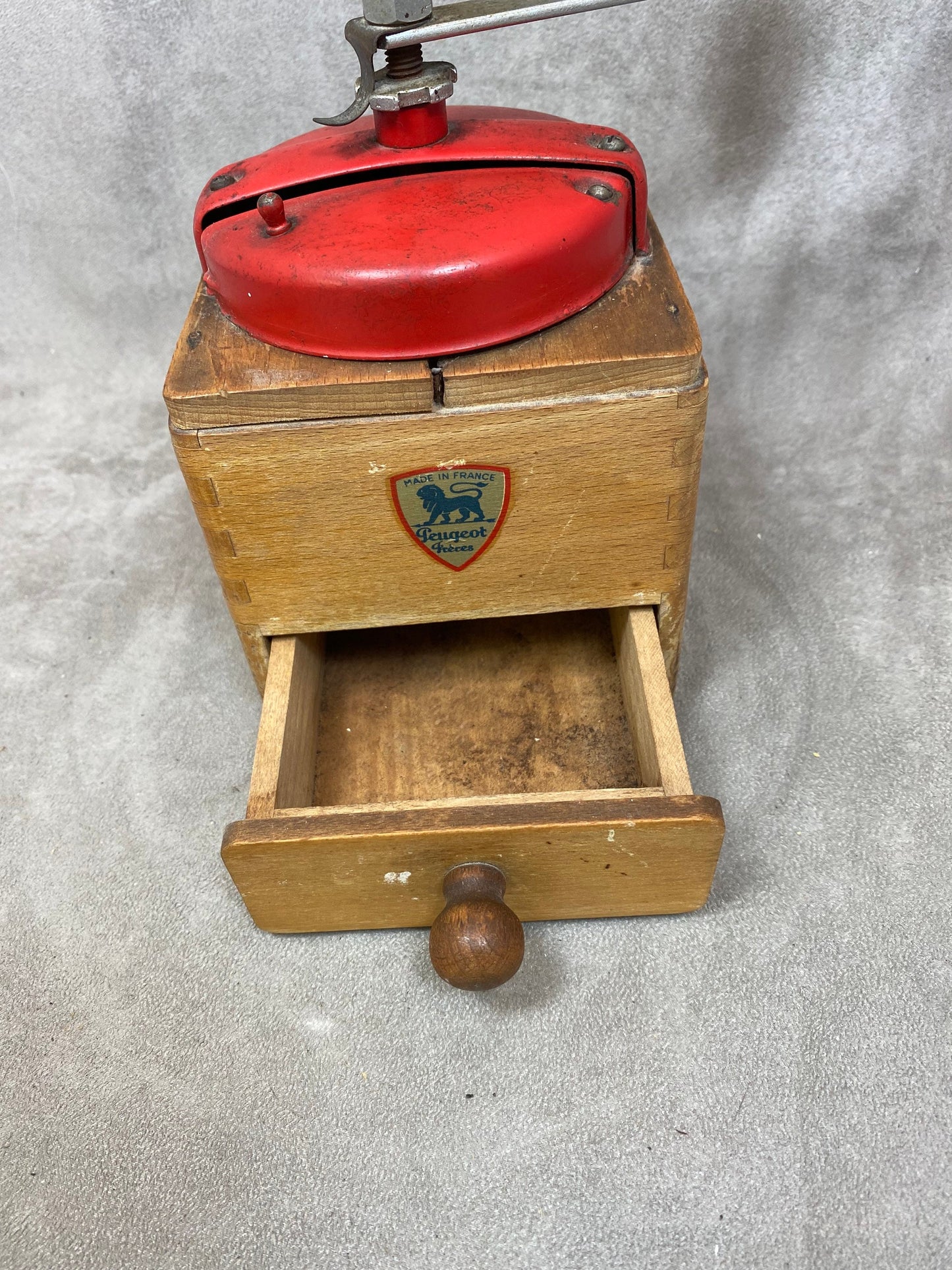 Peugeot Frères red sheet metal and wood coffee grinder EX model dated between 1947 and 1960 Shabby chic Made in France