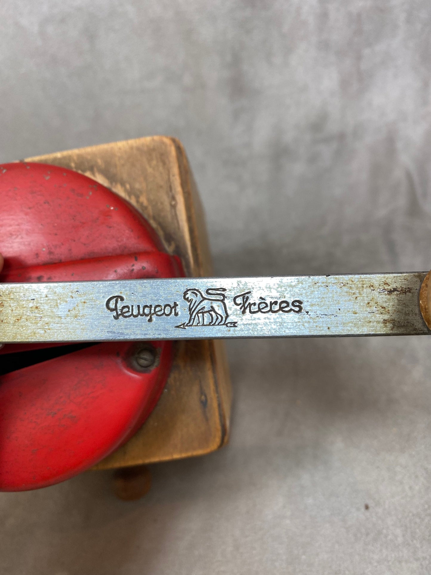 Peugeot Frères red sheet metal and wood coffee grinder EX model dated between 1947 and 1960 Shabby chic Made in France