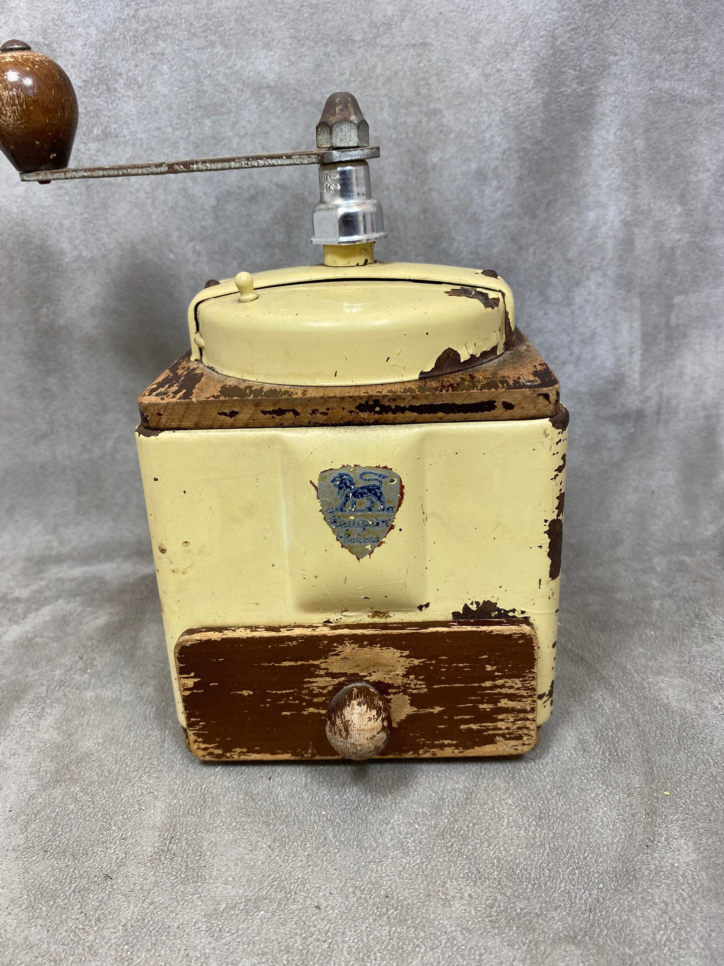 Peugeot Frères beige sheet metal and wood coffee grinder, EX model, dated between 1947 and 1960, Shabby chic, Made in France