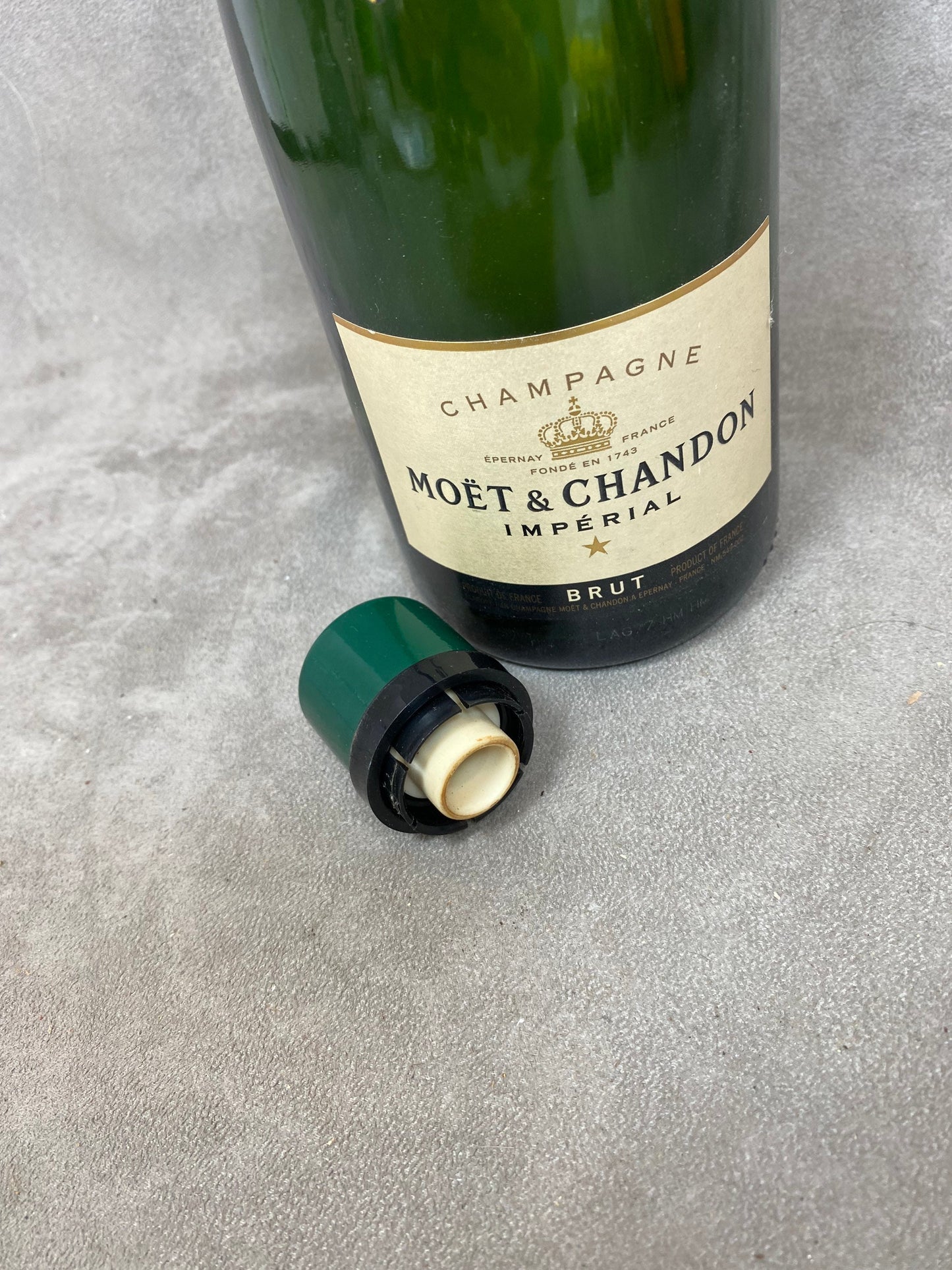 Möet &amp; Chandon Vintage-Champagnerverschlüsse aus Kunststoff