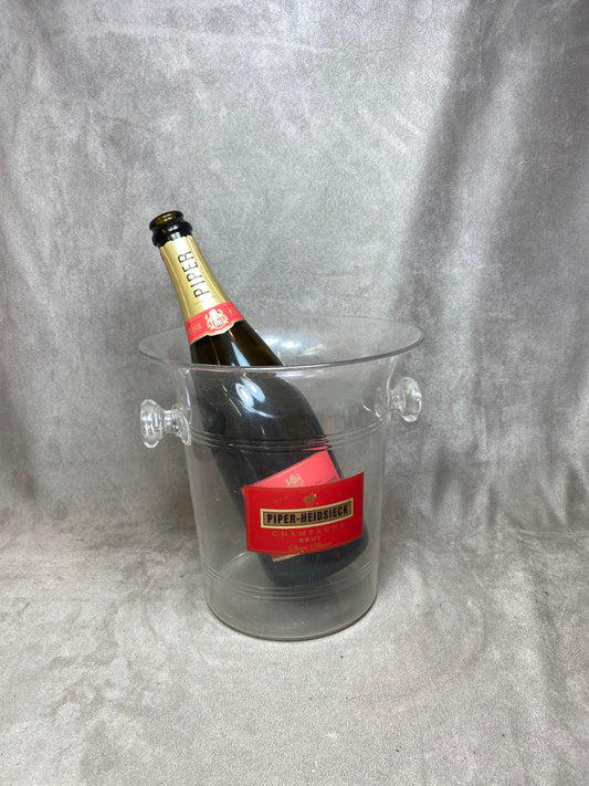 Seau à champagne en en plastique rouge transparent vintage Piper-Heidsieck  Années 1980