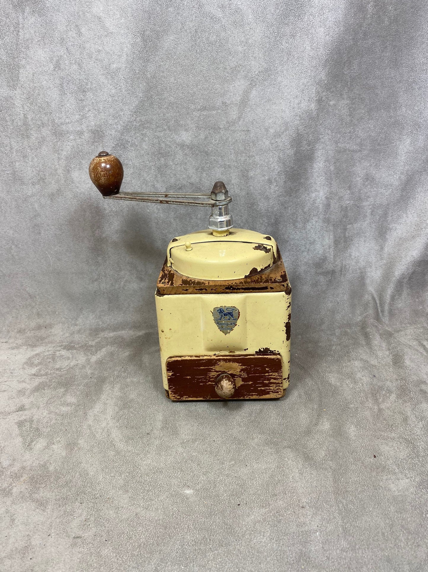 Peugeot Frères beige sheet metal and wood coffee grinder, EX model, dated between 1947 and 1960, Shabby chic, Made in France