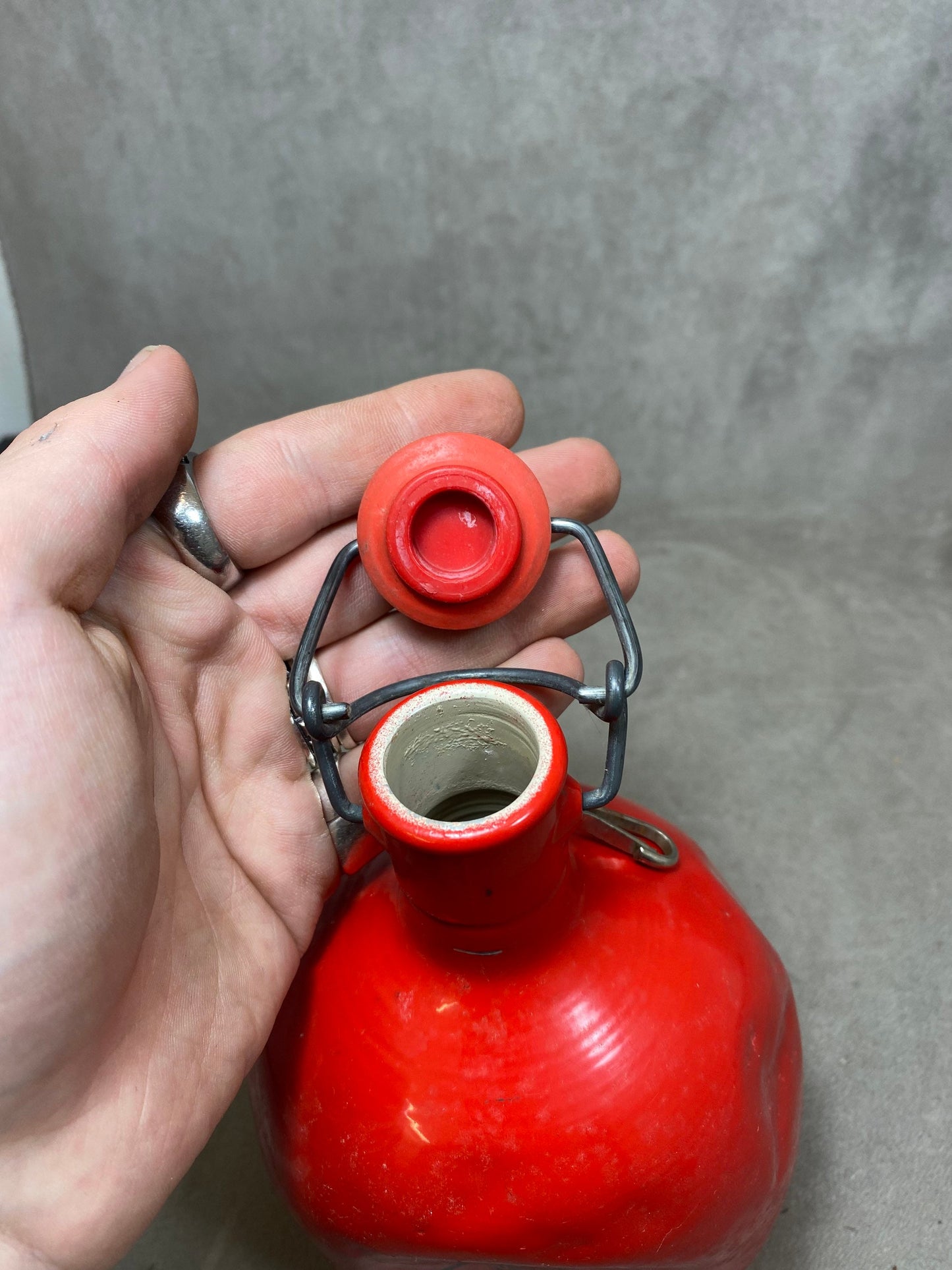 Le Grand Tétras red aluminum flask with vintage mechanical cap, capacity 1 liter, Made in France