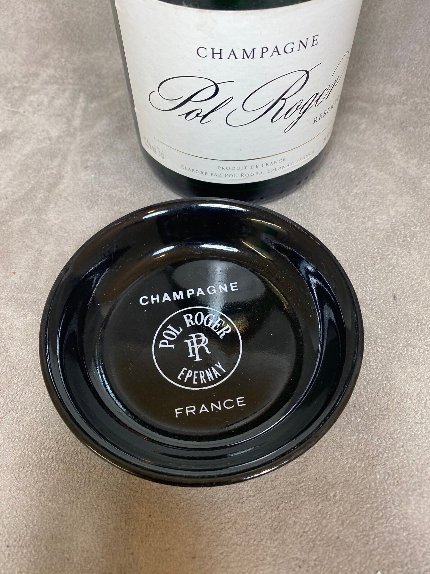 Cendrier champagne Pol Roger en porcelaine noire Made in France Années 1980